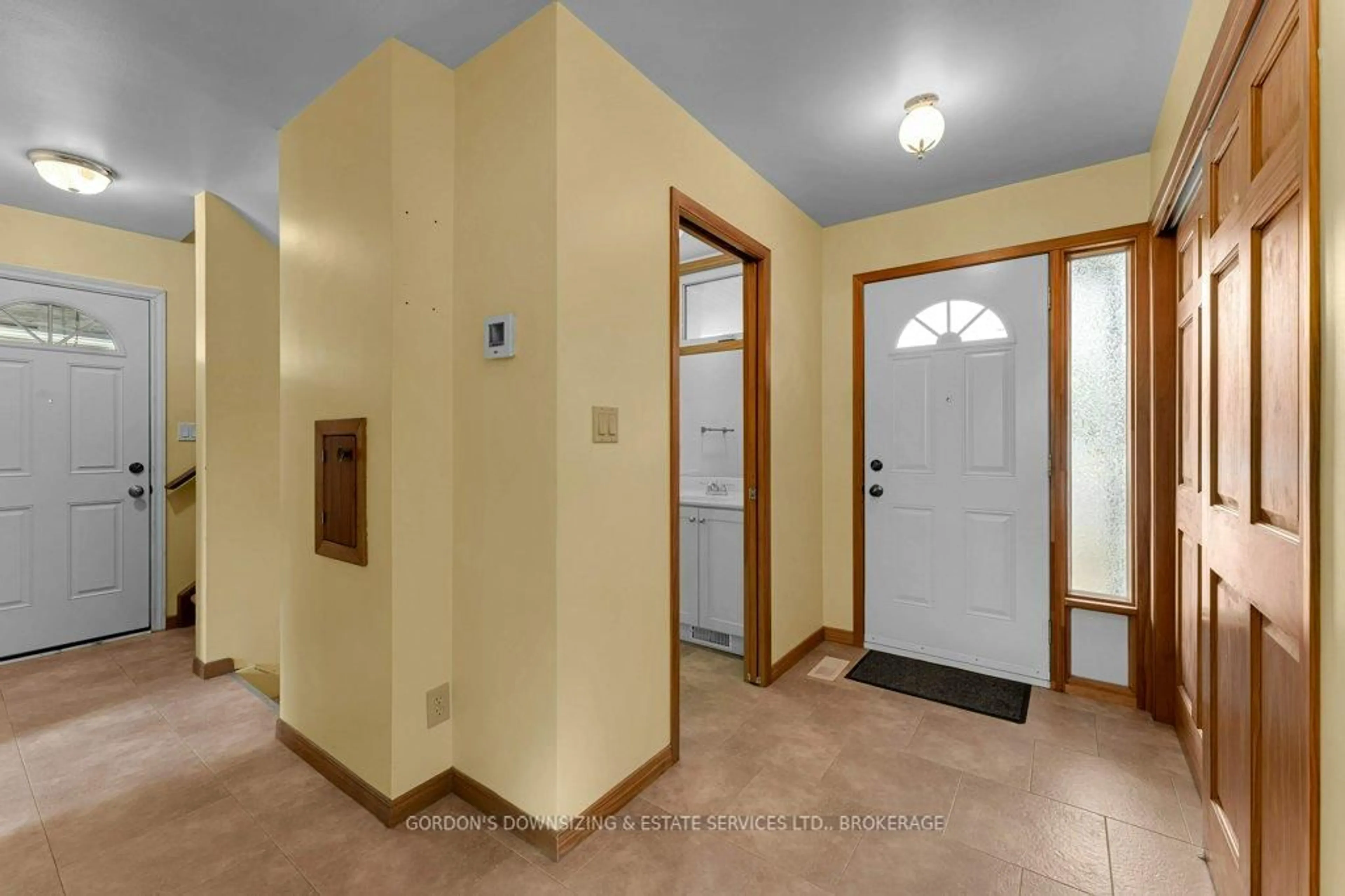 Indoor entryway for 154 Norman Rogers Dr, Kingston Ontario K7M 2R2