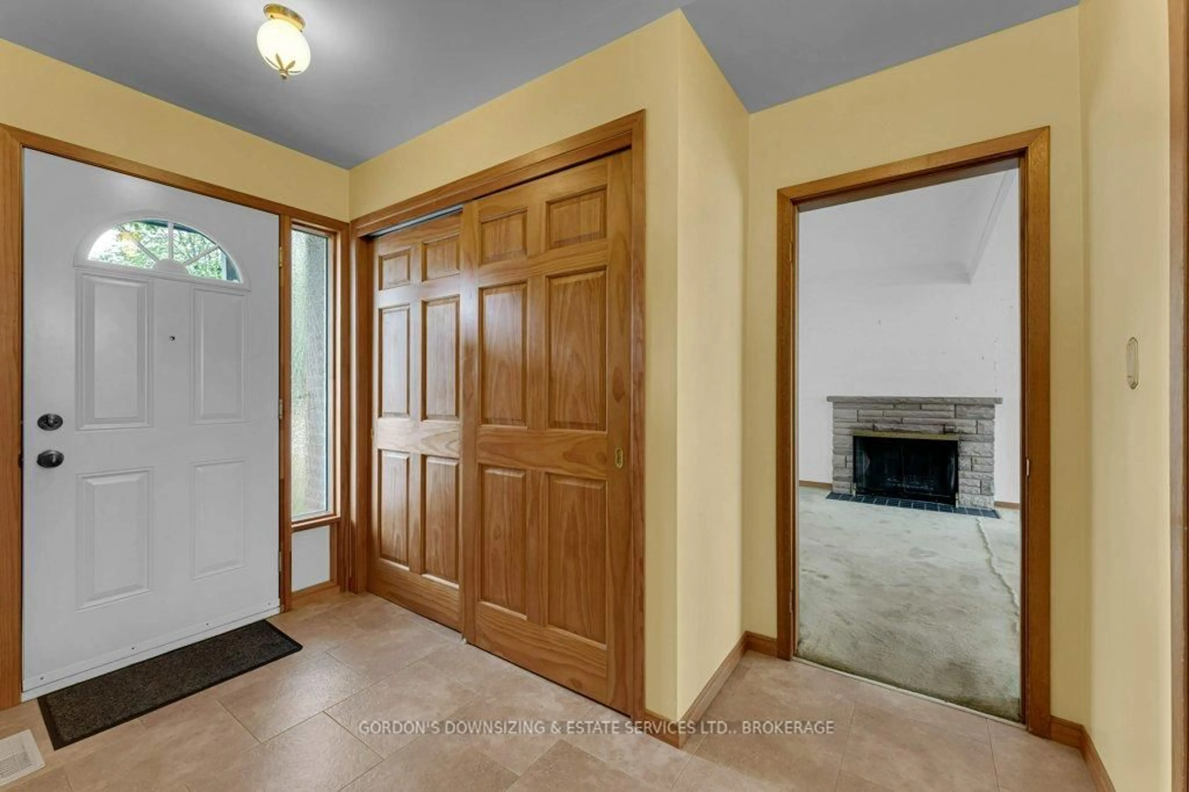 Indoor entryway for 154 Norman Rogers Dr, Kingston Ontario K7M 2R2