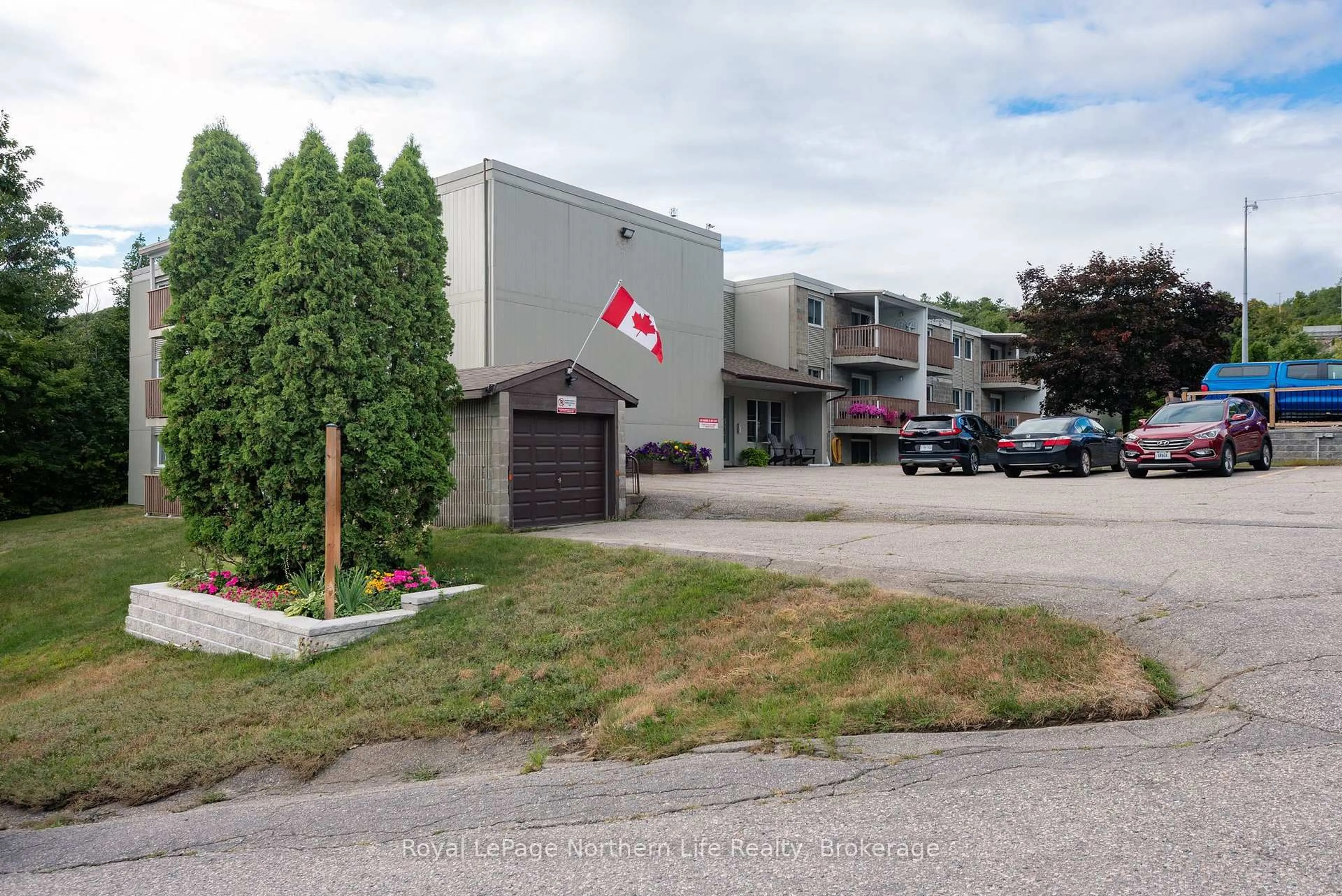 A pic from outside/outdoor area/front of a property/back of a property/a pic from drone, unknown for 213 Leonard St #110, North Bay Ontario P1B 5K3