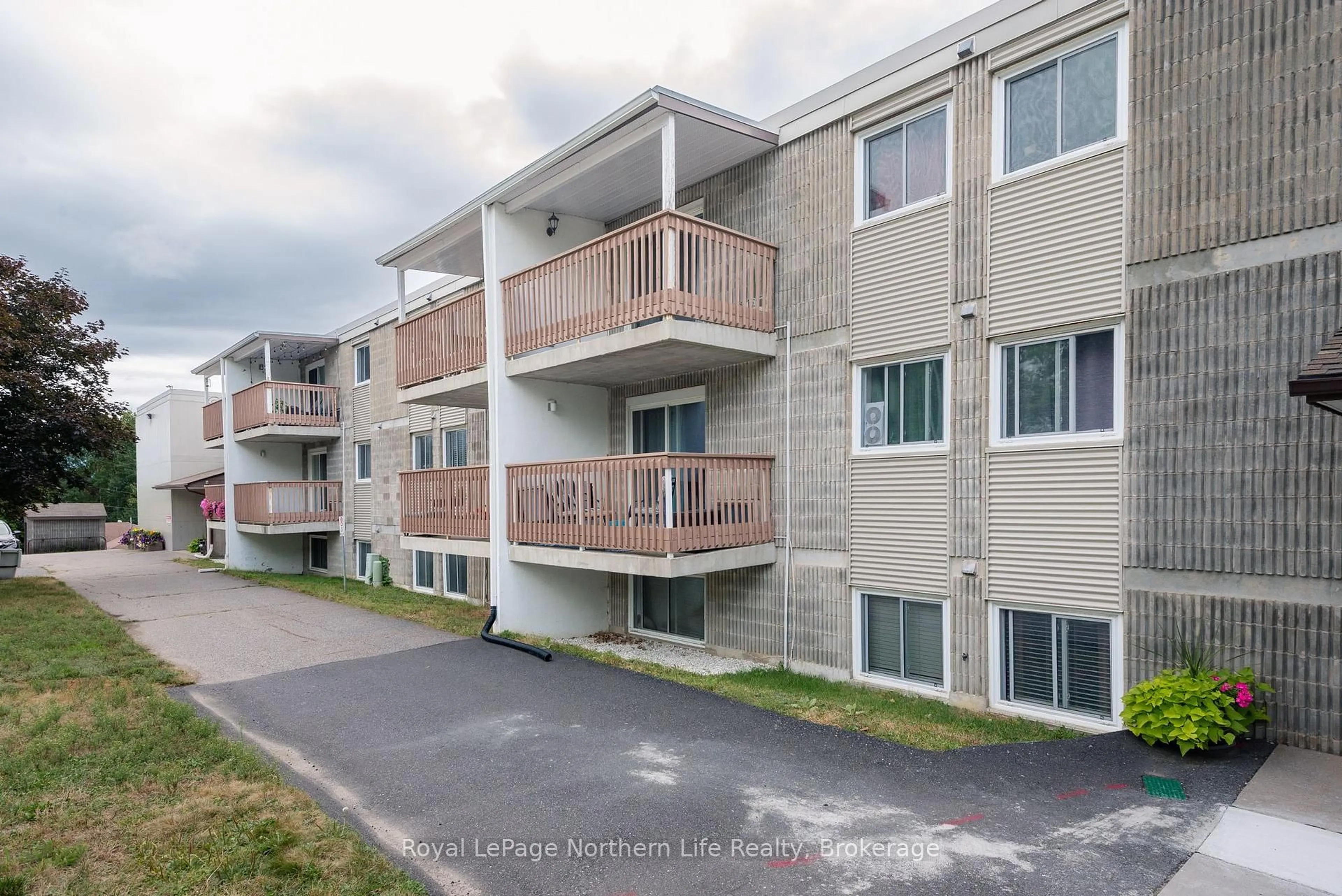 Unknown for 213 Leonard St #110, North Bay Ontario P1B 5K3