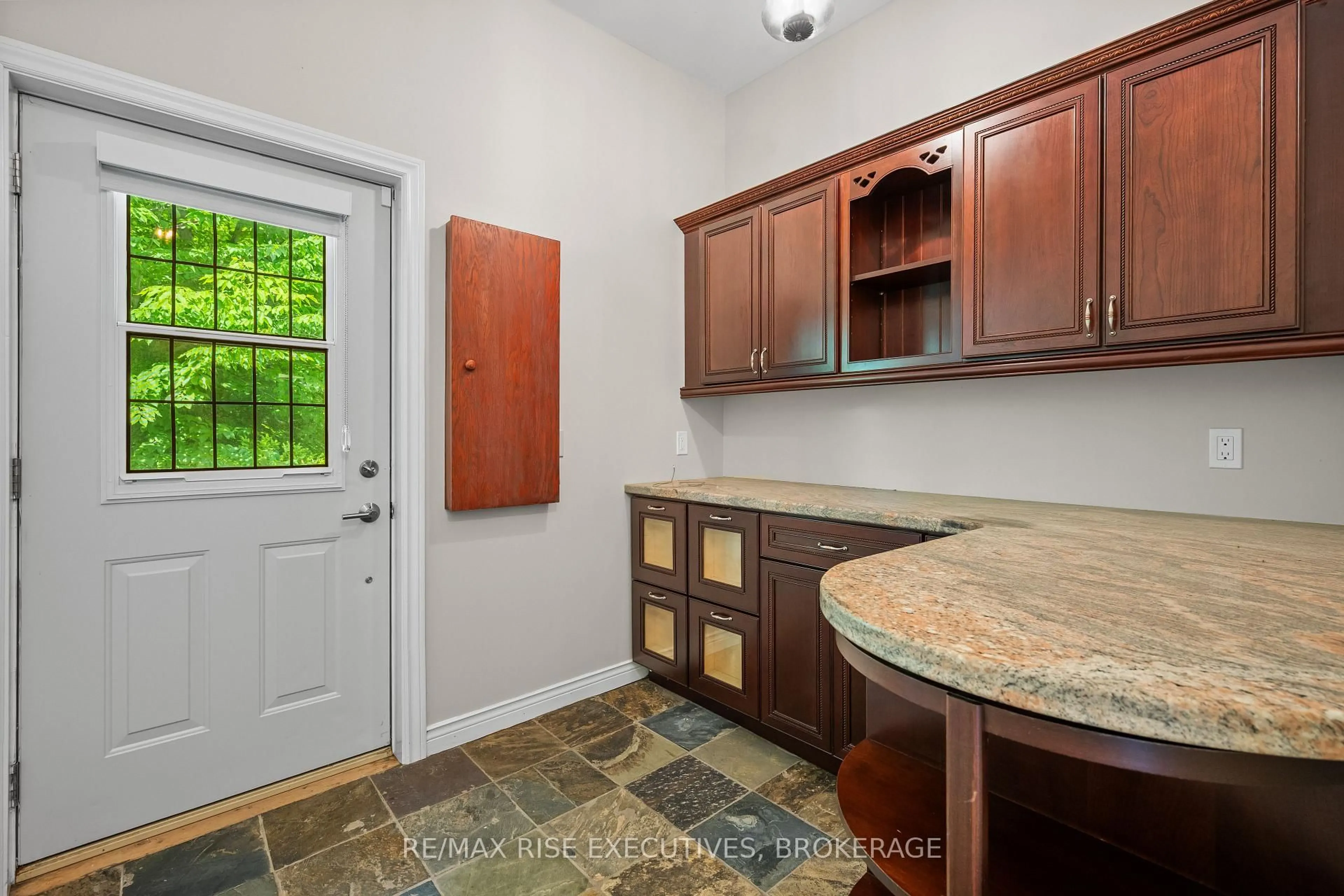 Laundry room for 2300 County Road 32, Leeds and the Thousand Islands Ontario K7G 2V3