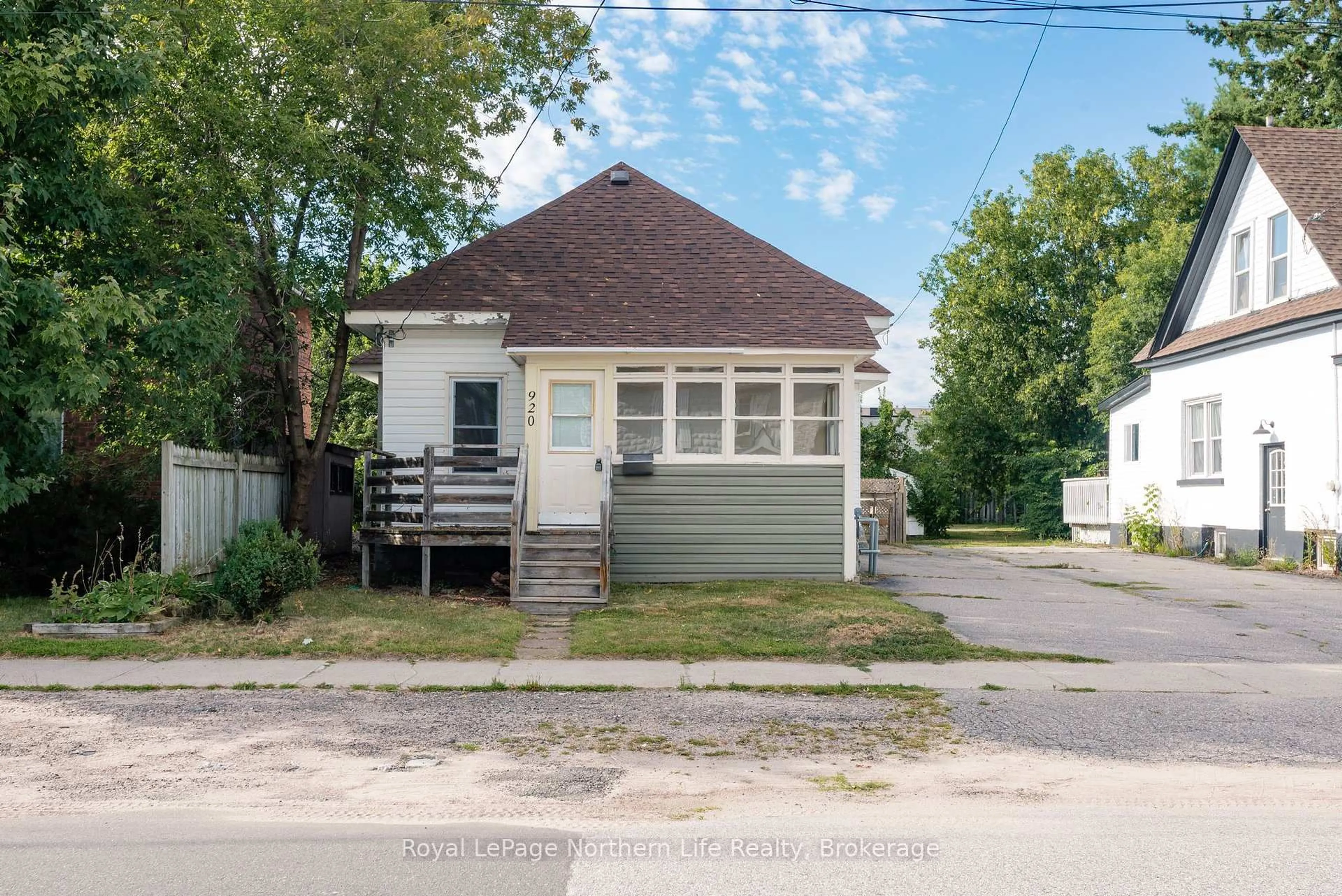 Unknown for 920 Fraser St, North Bay Ontario P1B 3X8