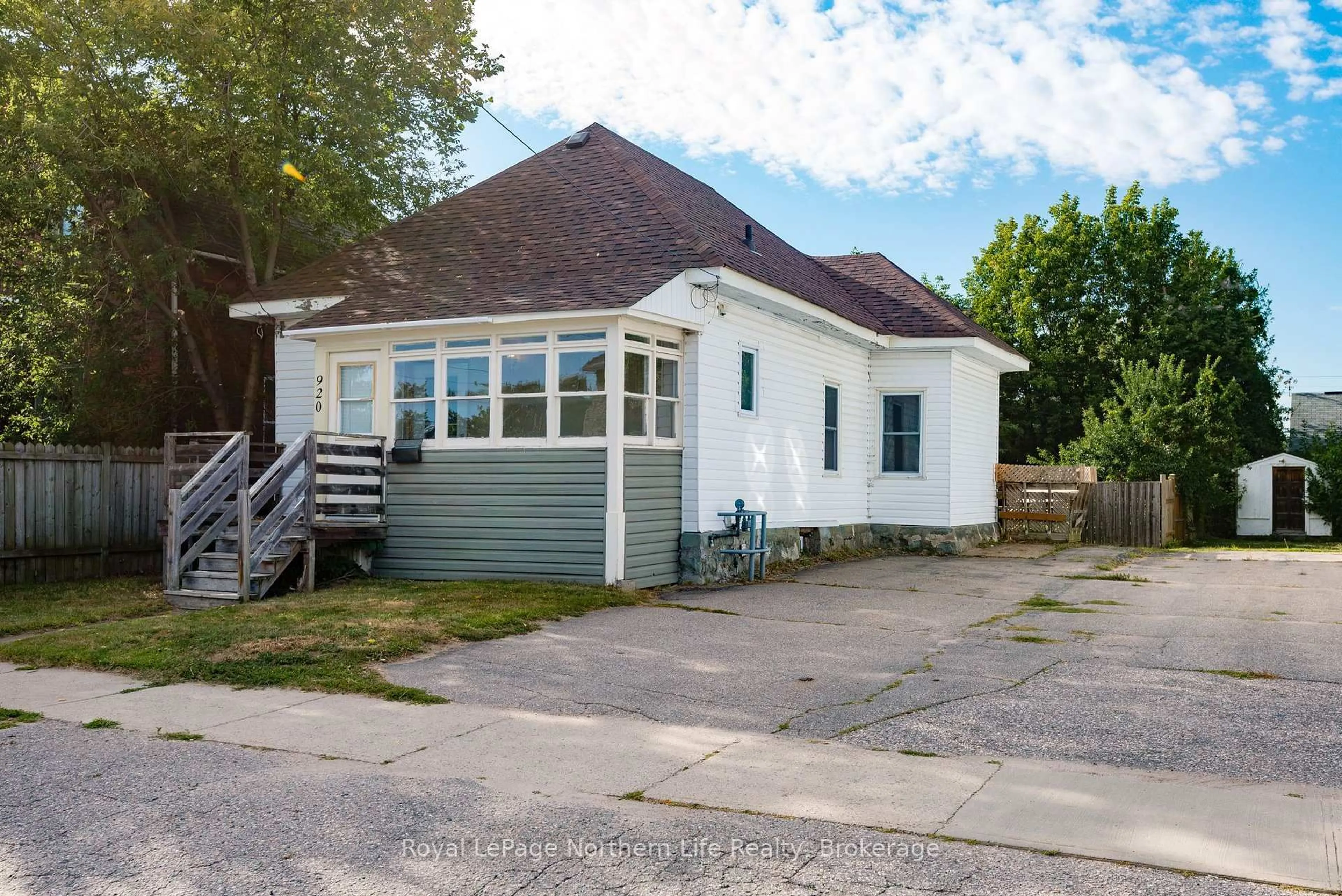 Unknown for 920 Fraser St, North Bay Ontario P1B 3X8