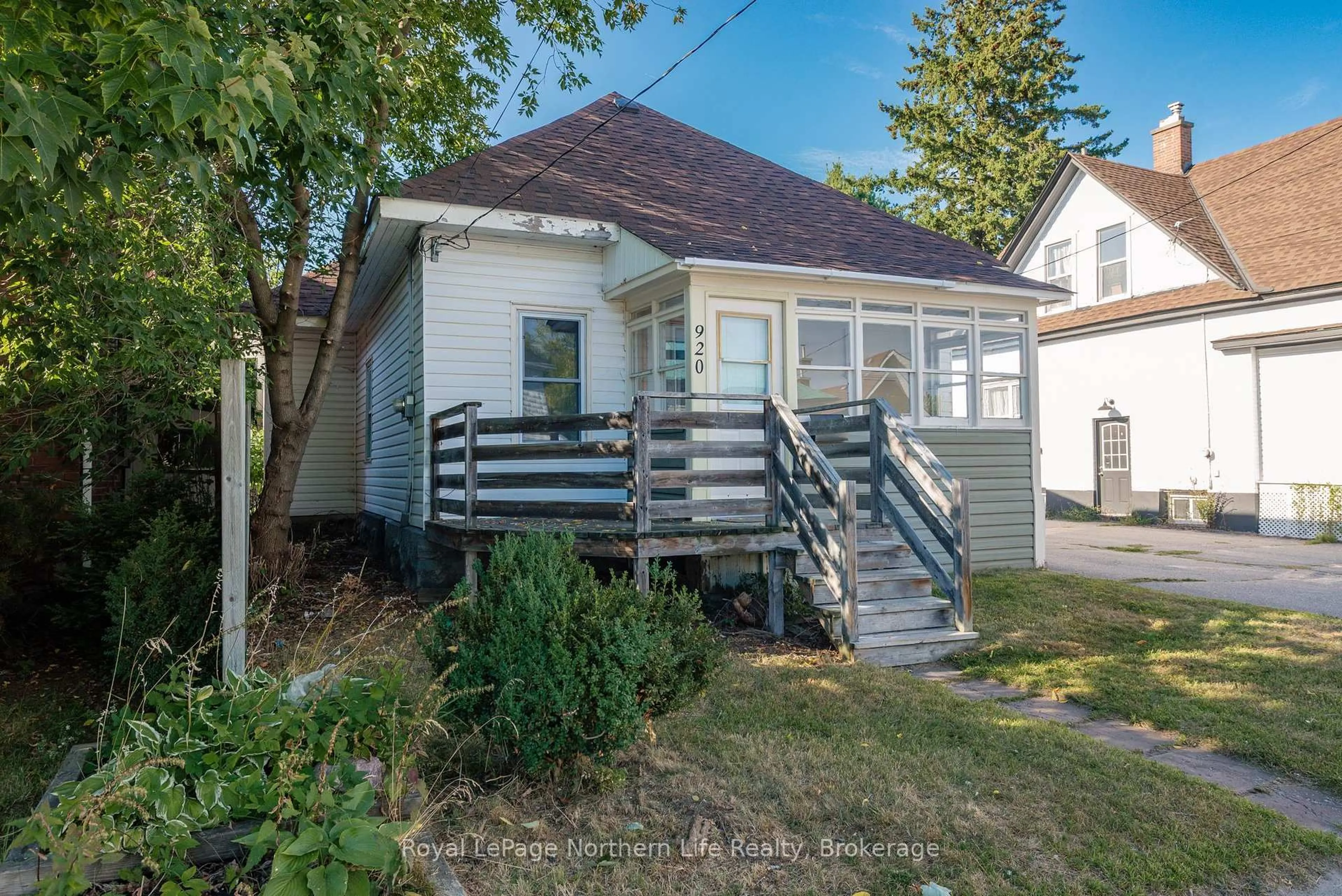 Unknown for 920 Fraser St, North Bay Ontario P1B 3X8