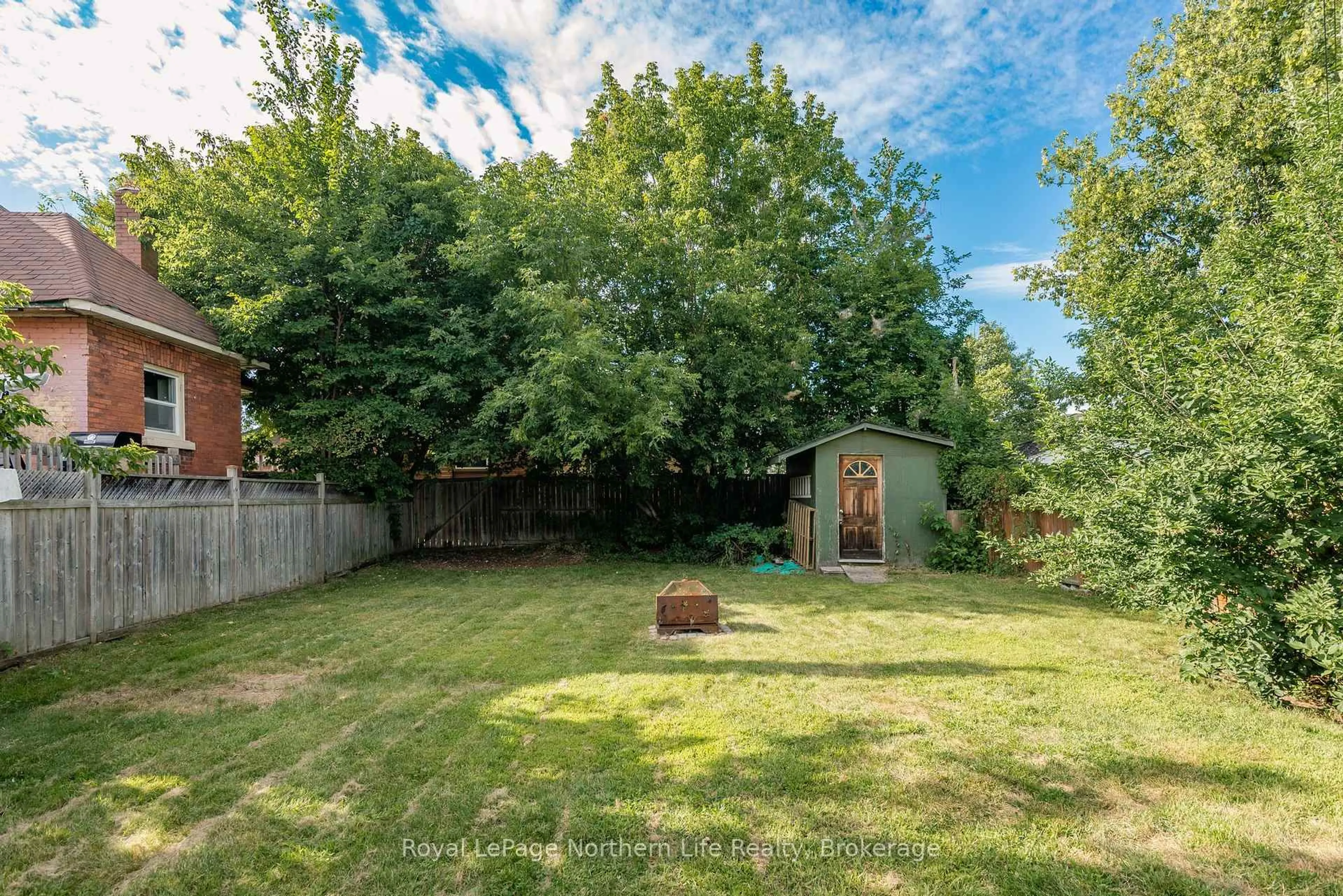 Patio, unknown for 920 Fraser St, North Bay Ontario P1B 3X8