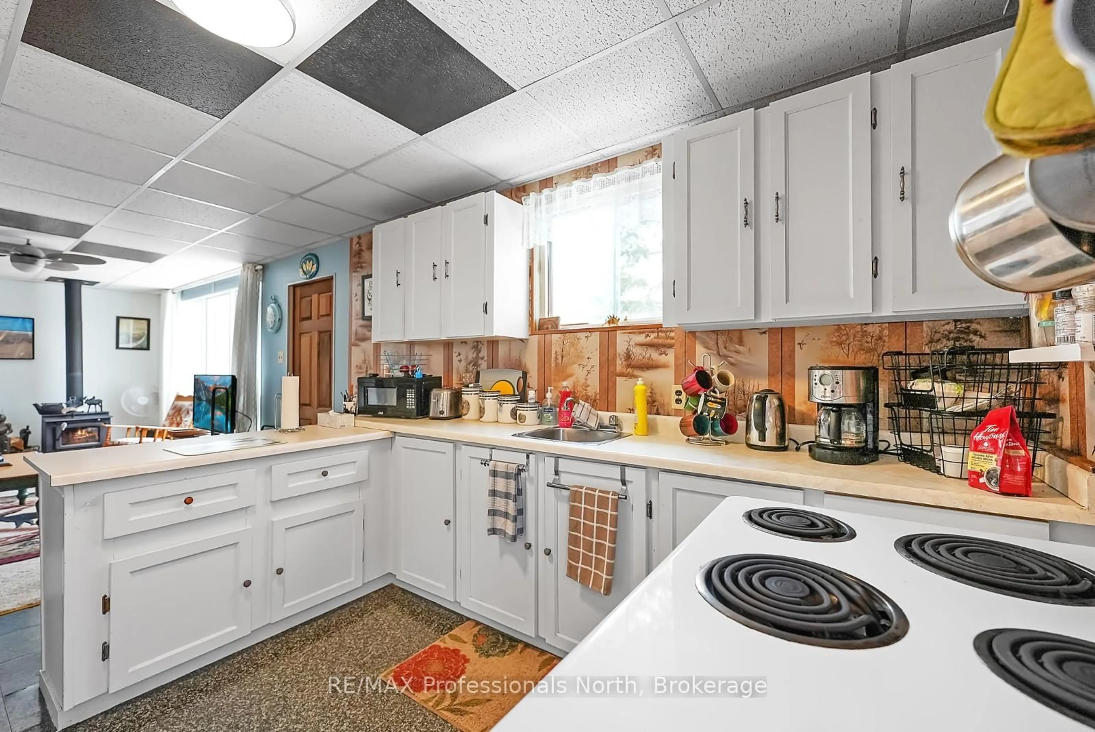 Standard kitchen, ceramic/tile floor for 1025 Manitou Rd, Dysart et al Ontario K0M 1S0