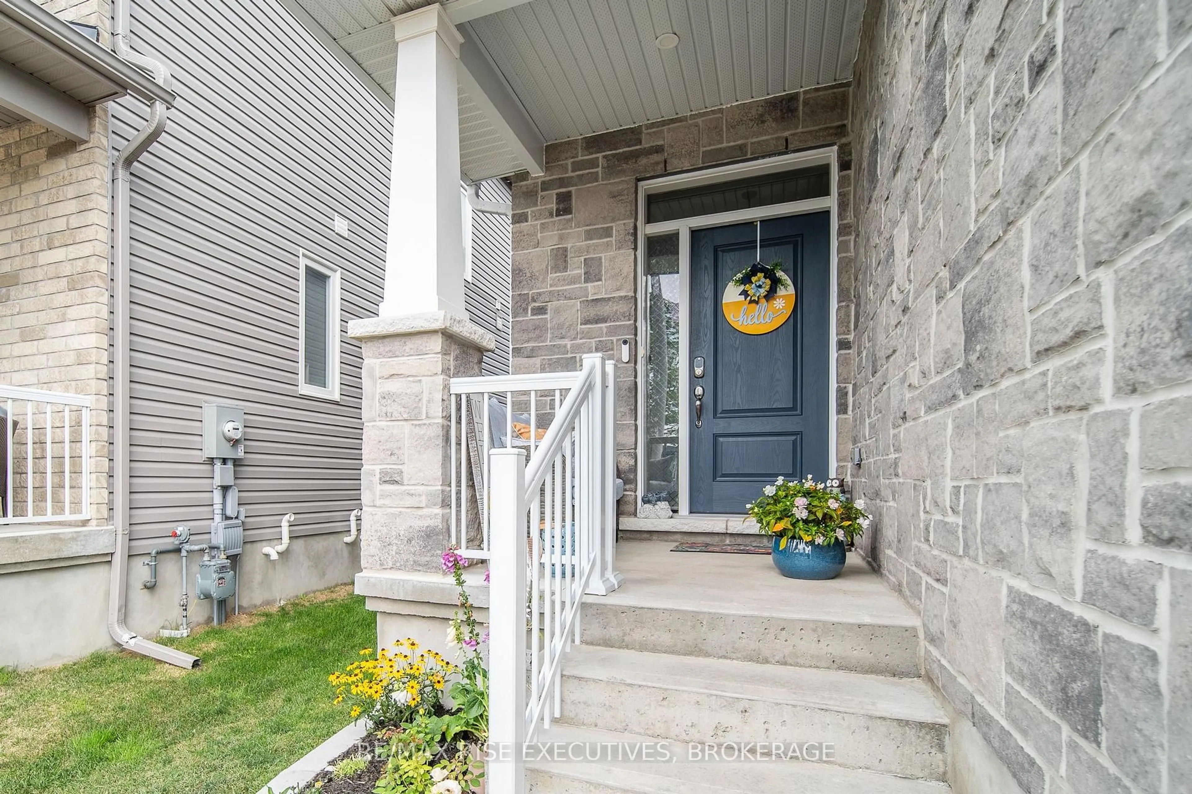 Indoor entryway for 2713 Delmar St, Kingston Ontario K7P 0J1