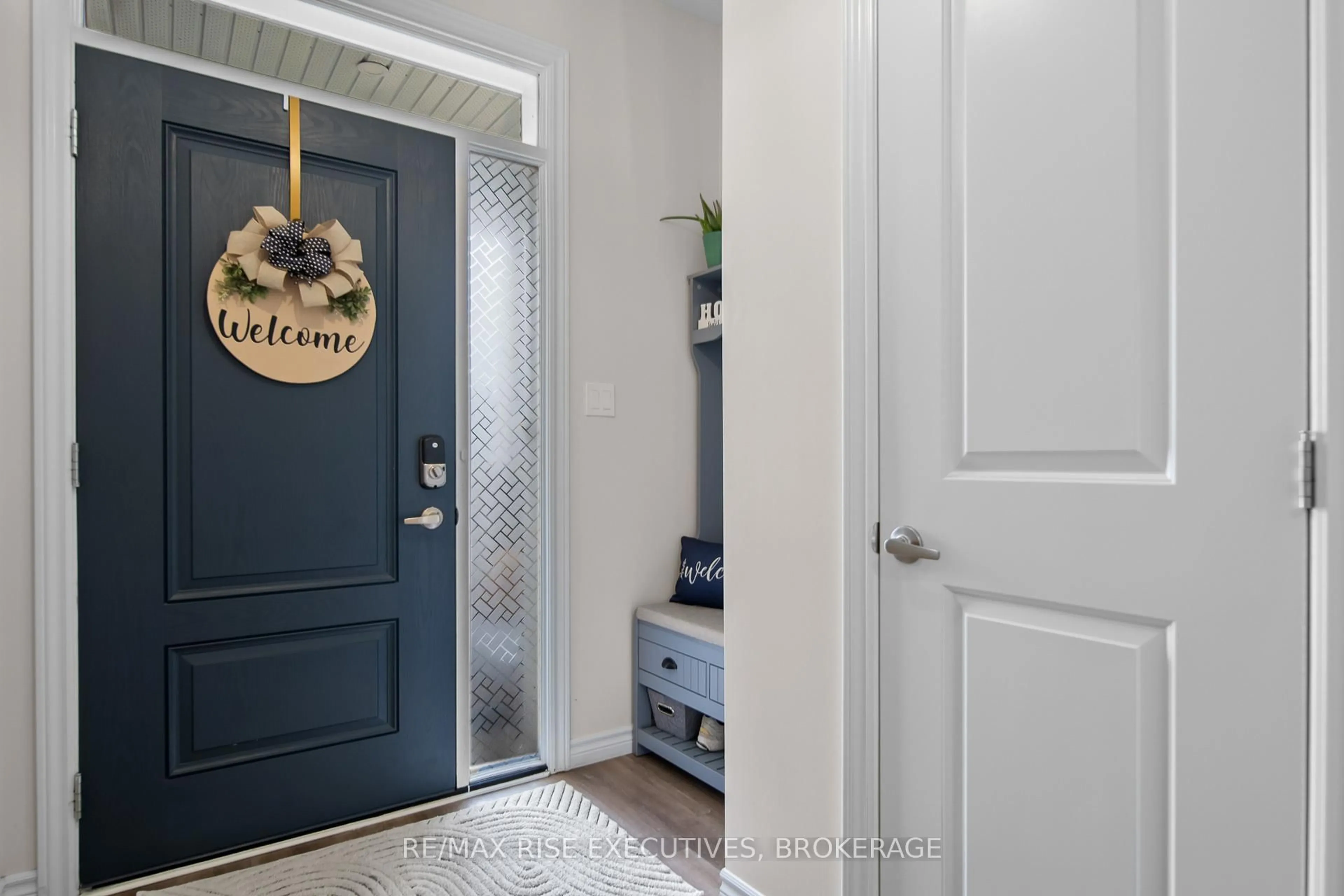 Indoor entryway for 2713 Delmar St, Kingston Ontario K7P 0J1