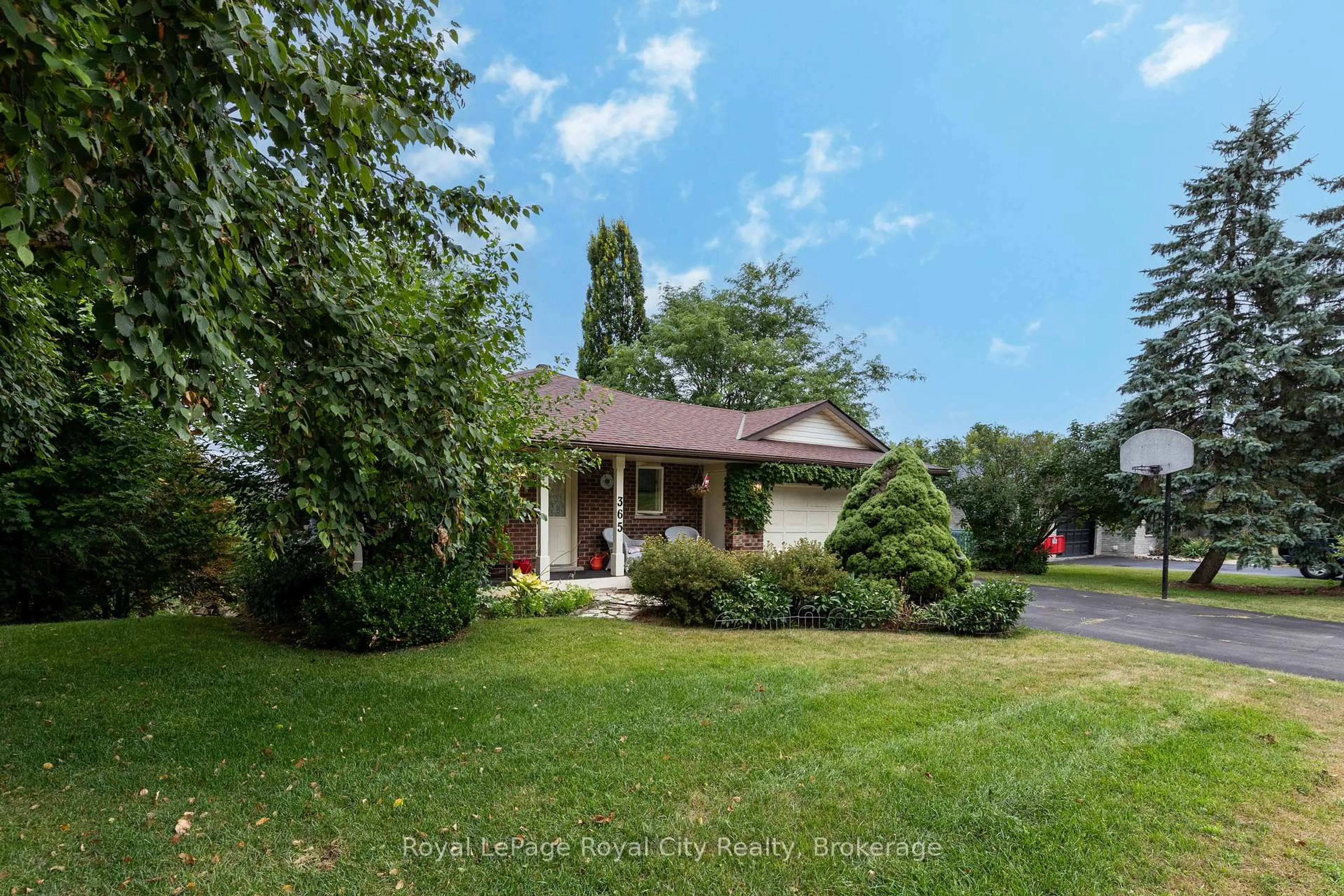 A pic from outside/outdoor area/front of a property/back of a property/a pic from drone, unknown for 365 Wellington St, Centre Wellington Ontario N1M 3E1