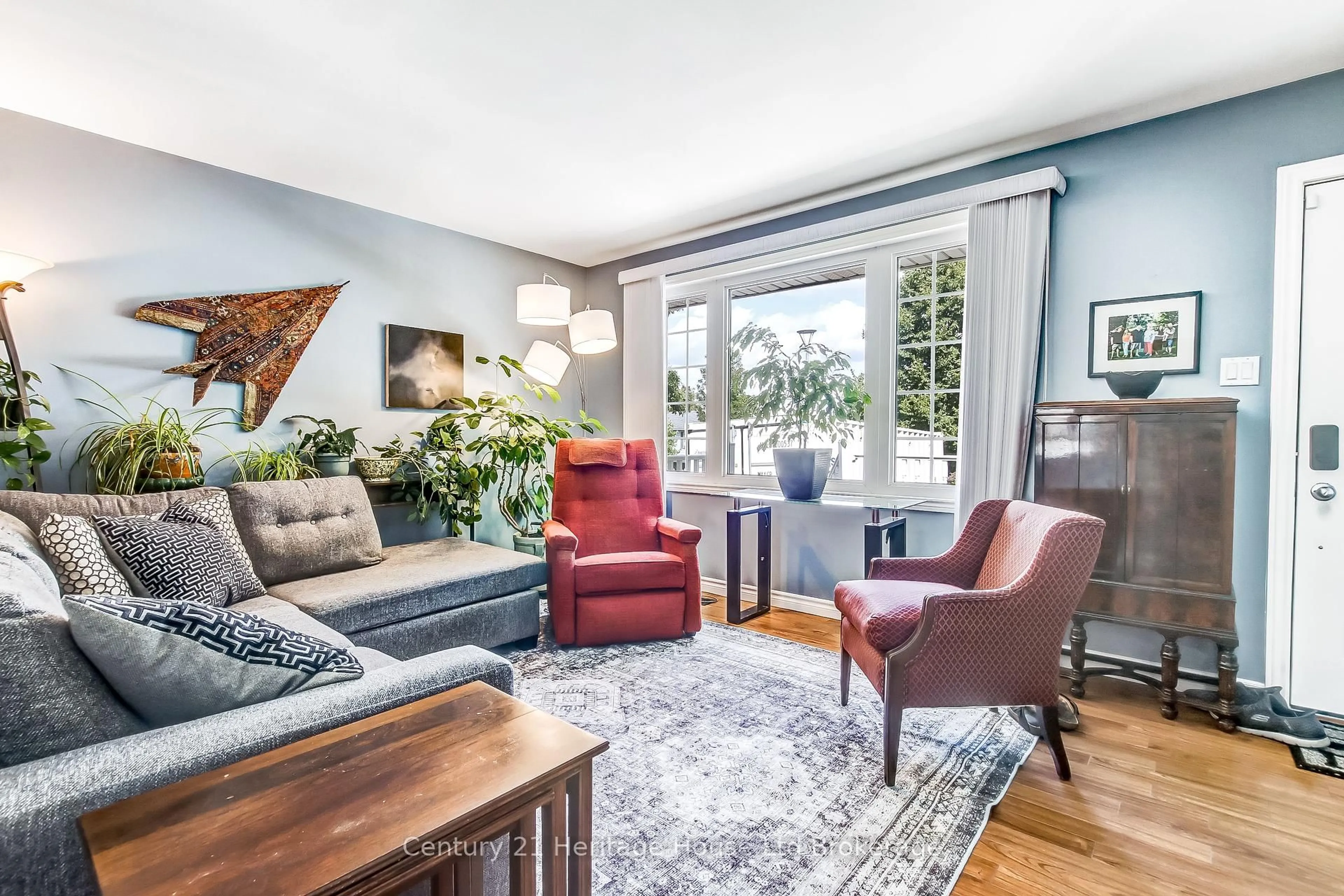 Living room with furniture, unknown for 310 Short Ave, Woodstock Ontario N4S 4B1