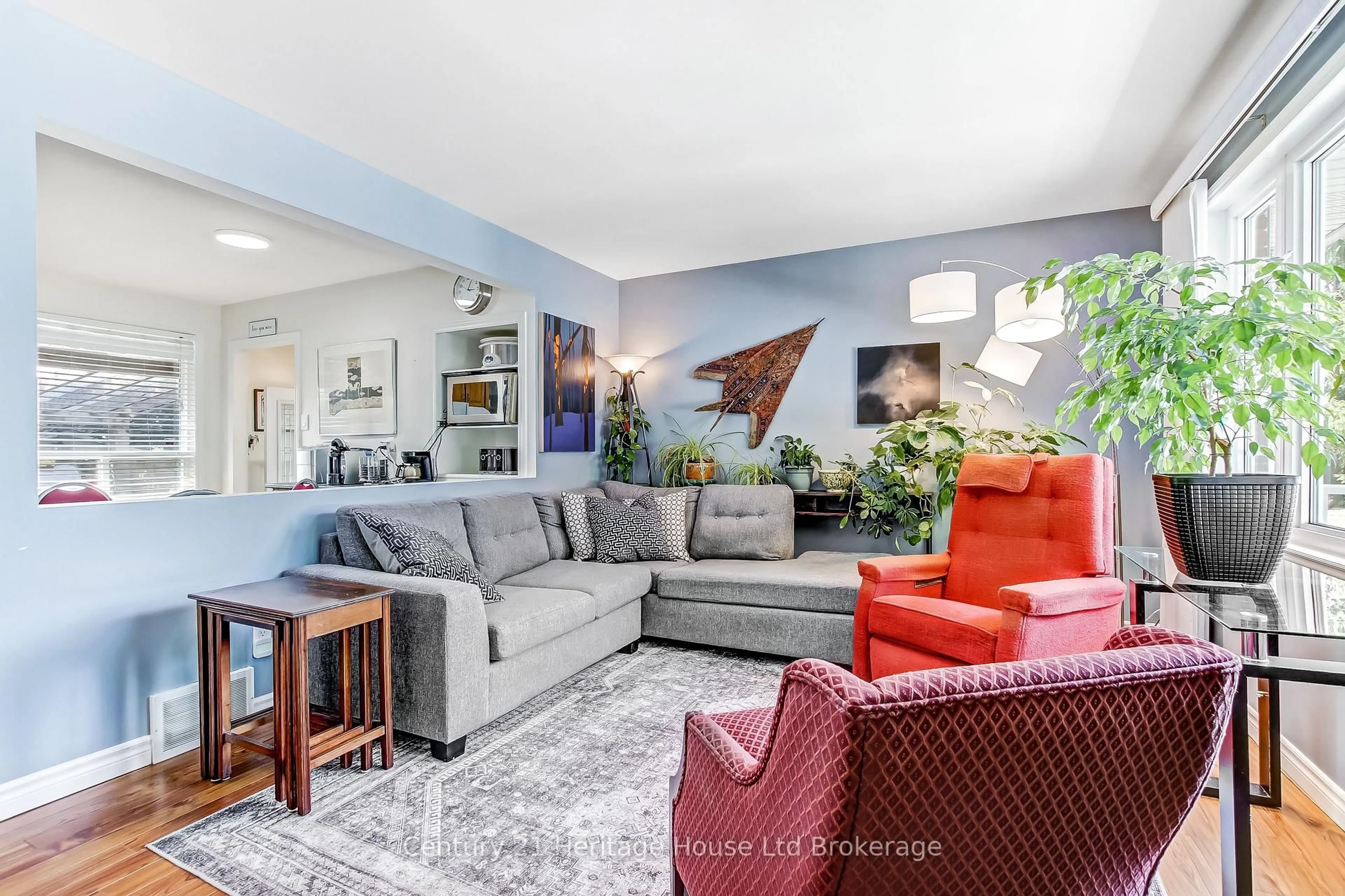 Living room with furniture, unknown for 310 Short Ave, Woodstock Ontario N4S 4B1