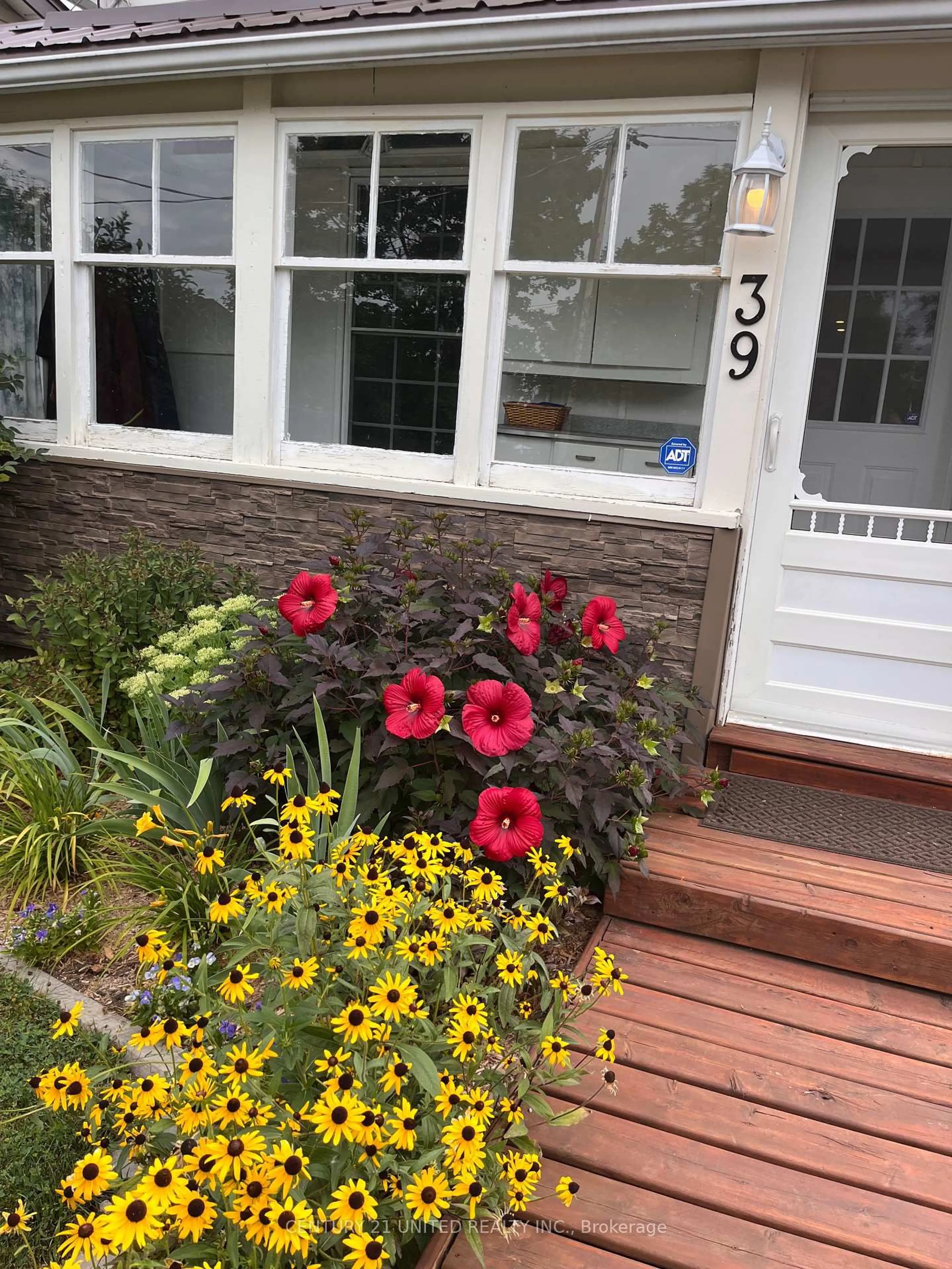 Patio, street for 39 Raglan St, Trent Hills Ontario K0L 1L0