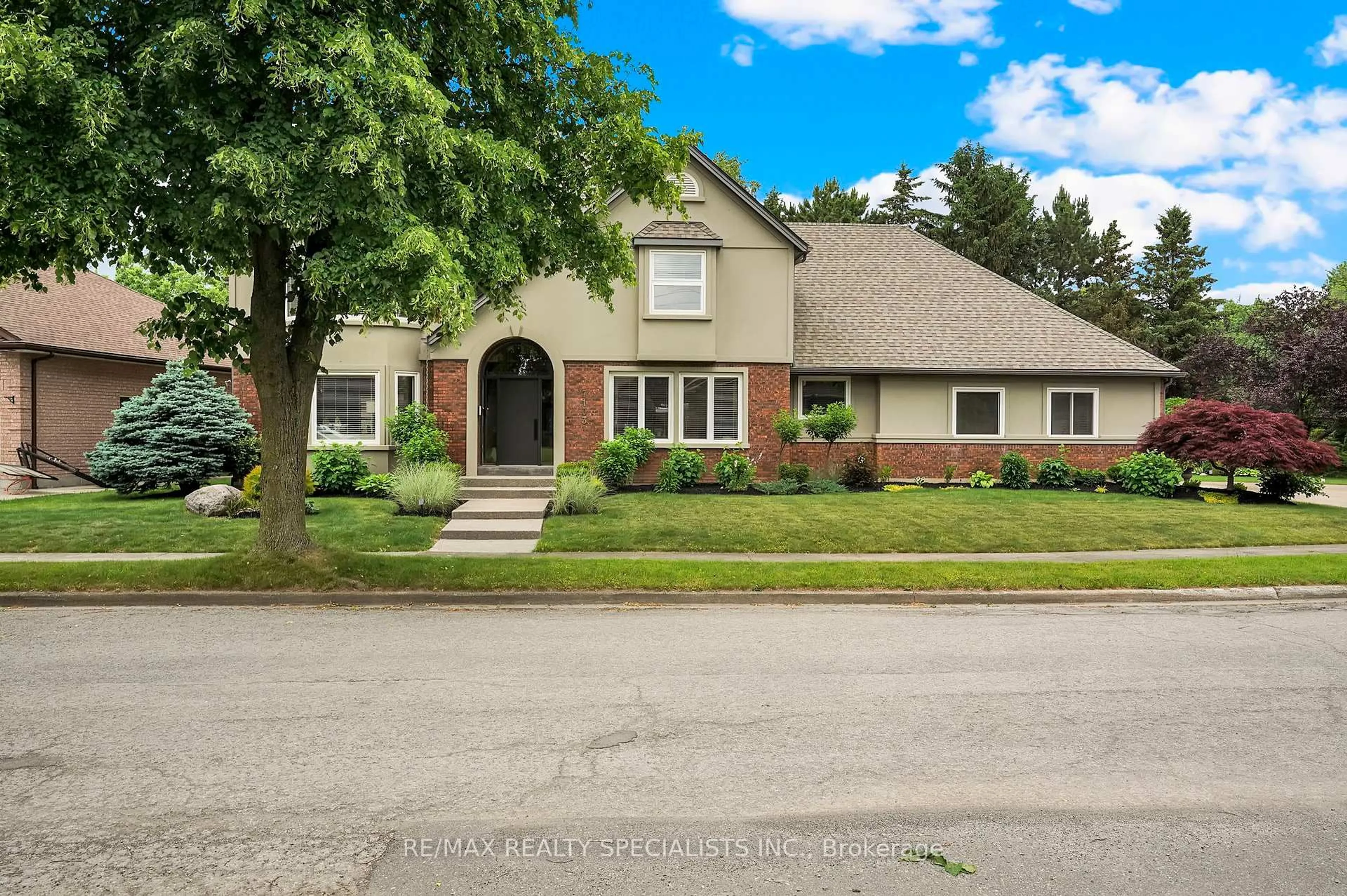 Home with brick exterior material, street for 7103 BURBANK Cres, Niagara Falls Ontario L2J 4E7
