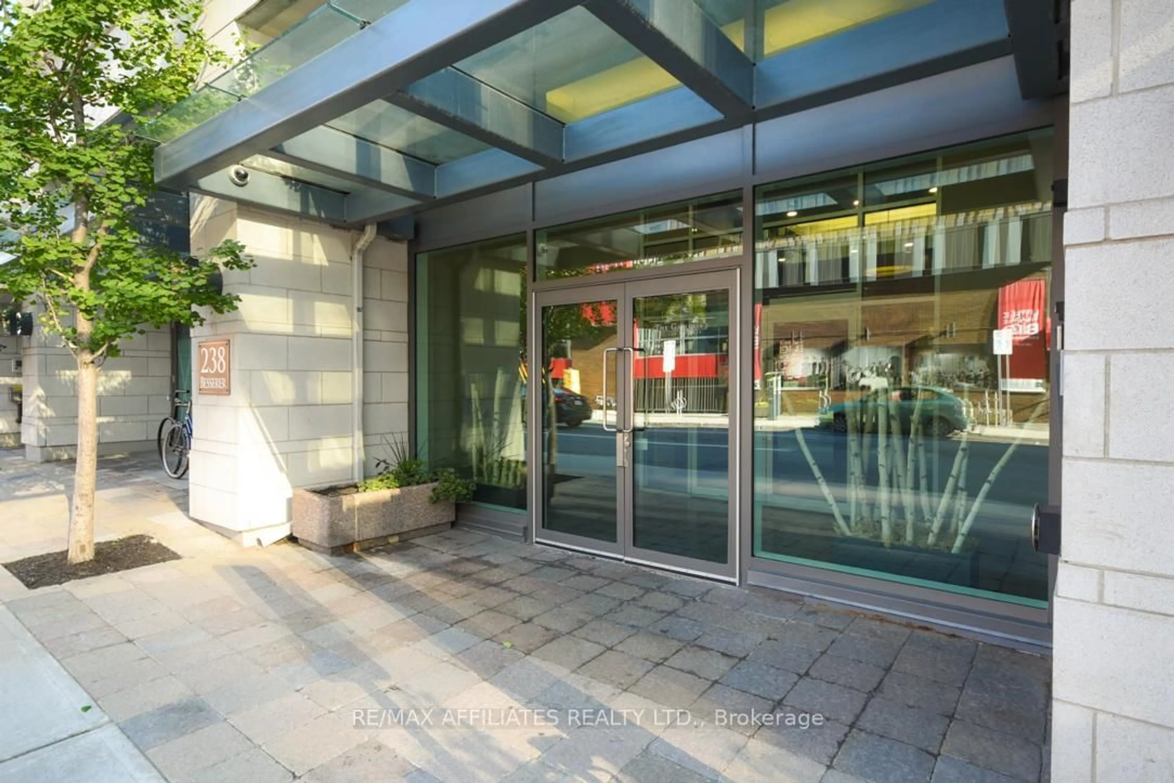 Indoor foyer for 238 Besserer St #303, Ottawa Ontario K1N 6B1
