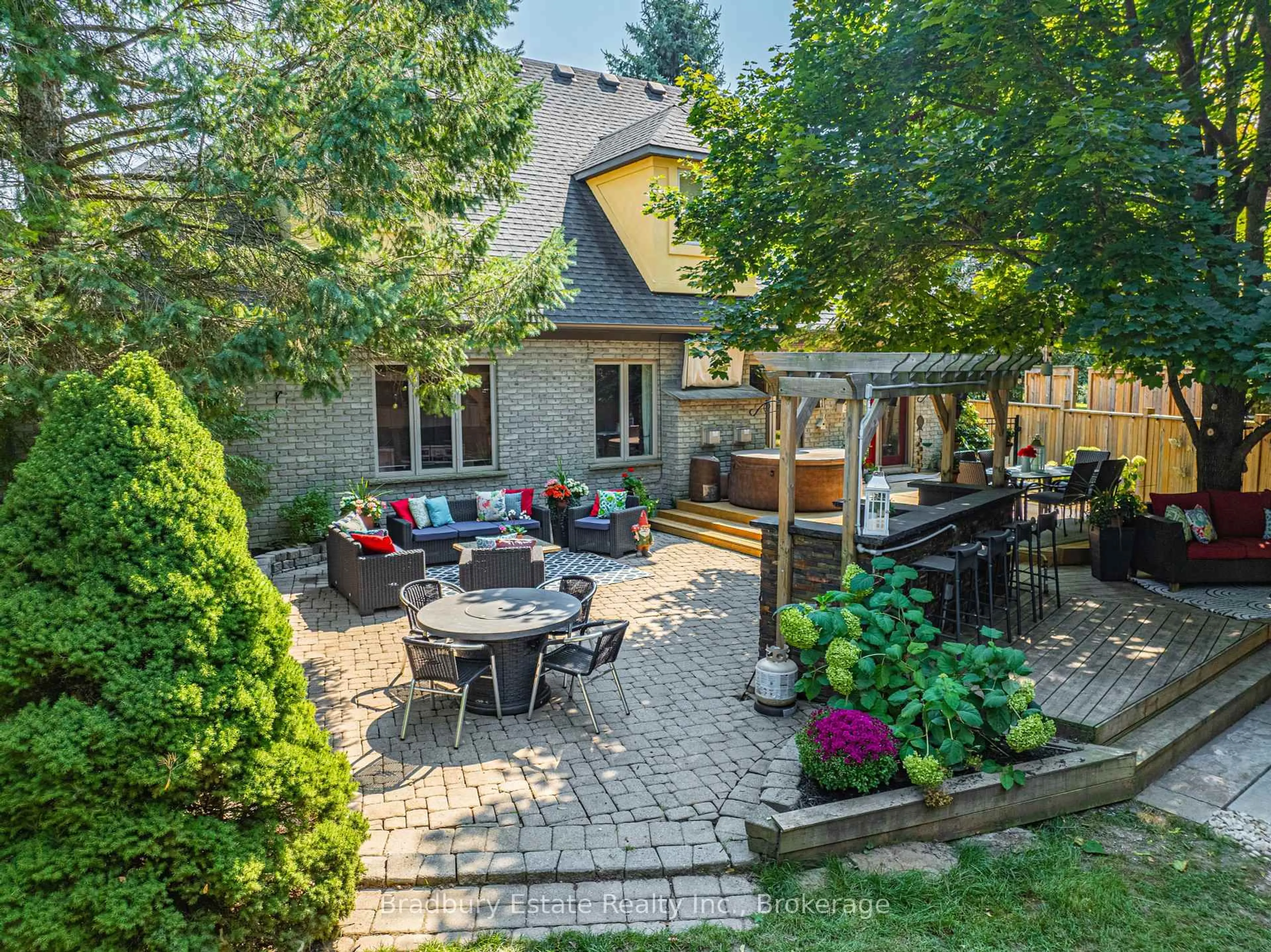 Patio, street for 18 Palomino Dr, Hamilton Ontario L0R 1H3