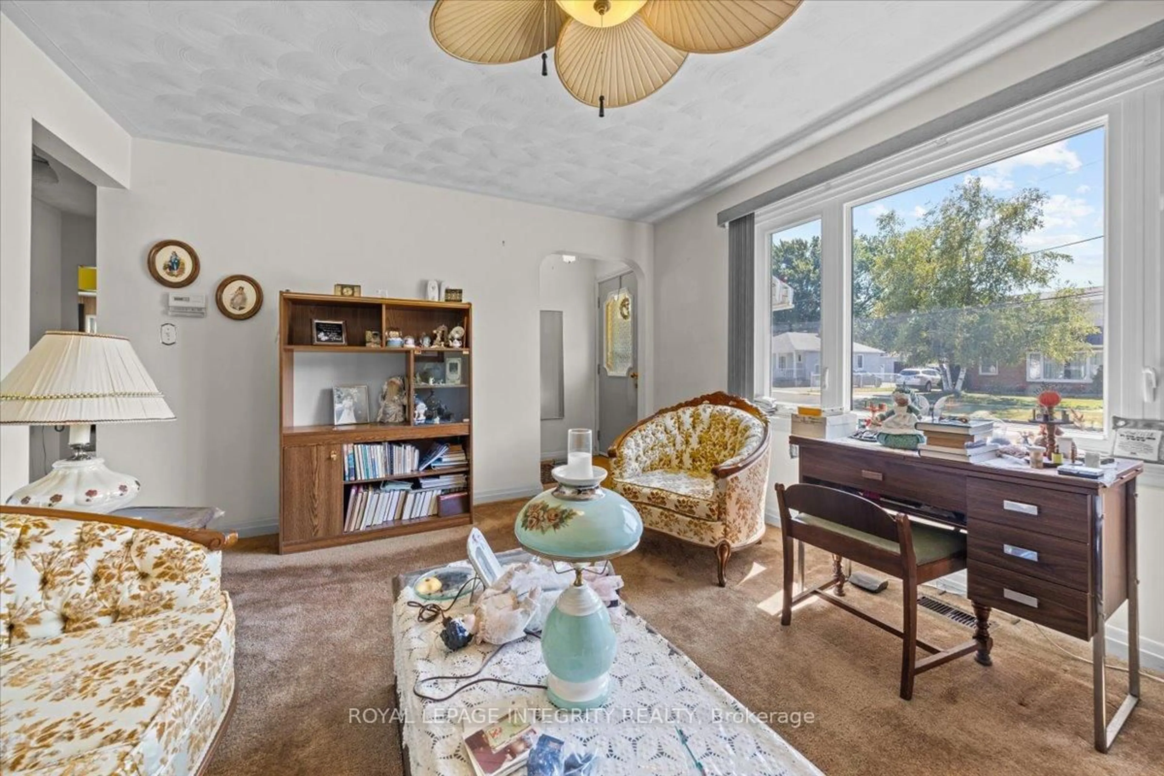 Living room with furniture, unknown for 919 Leonard Ave, Cornwall Ontario K6J 1L8