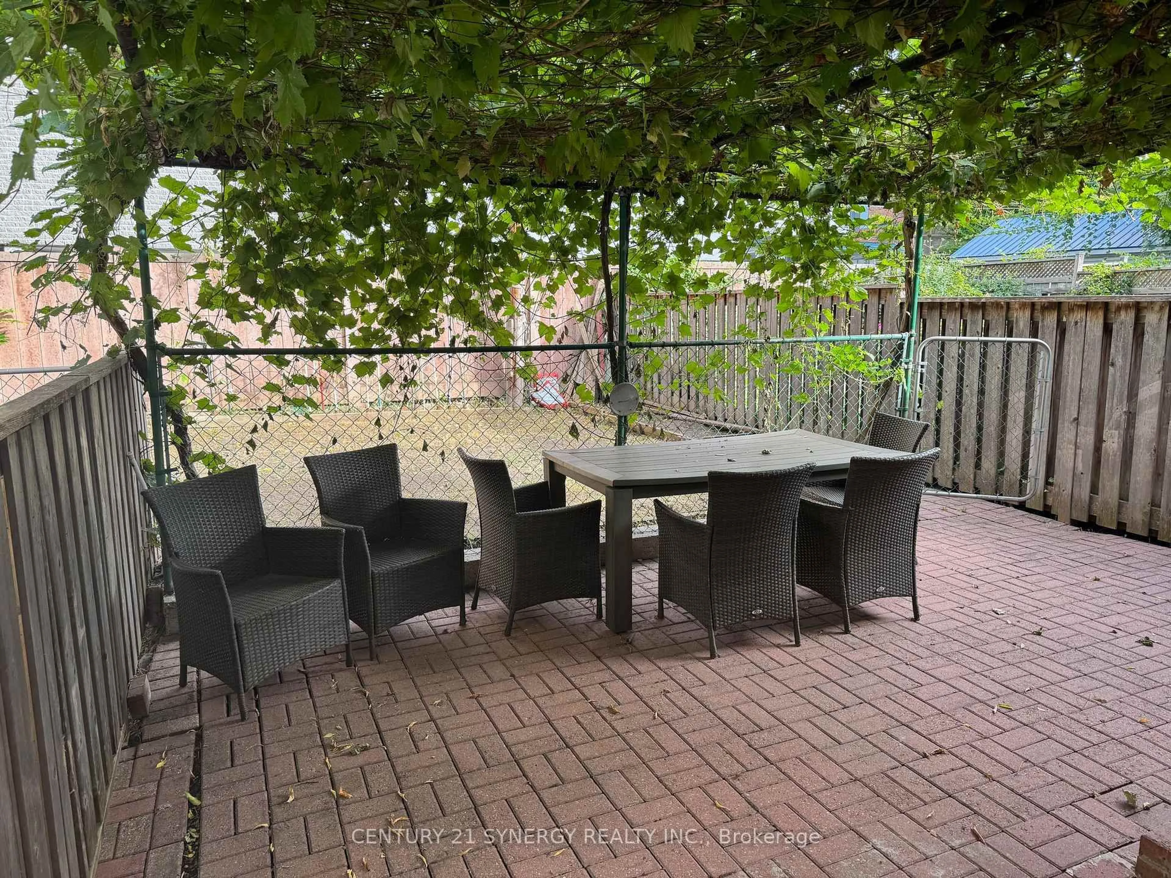 Patio, street for 299 Arlington Ave, Ottawa Ontario K1R 5T1
