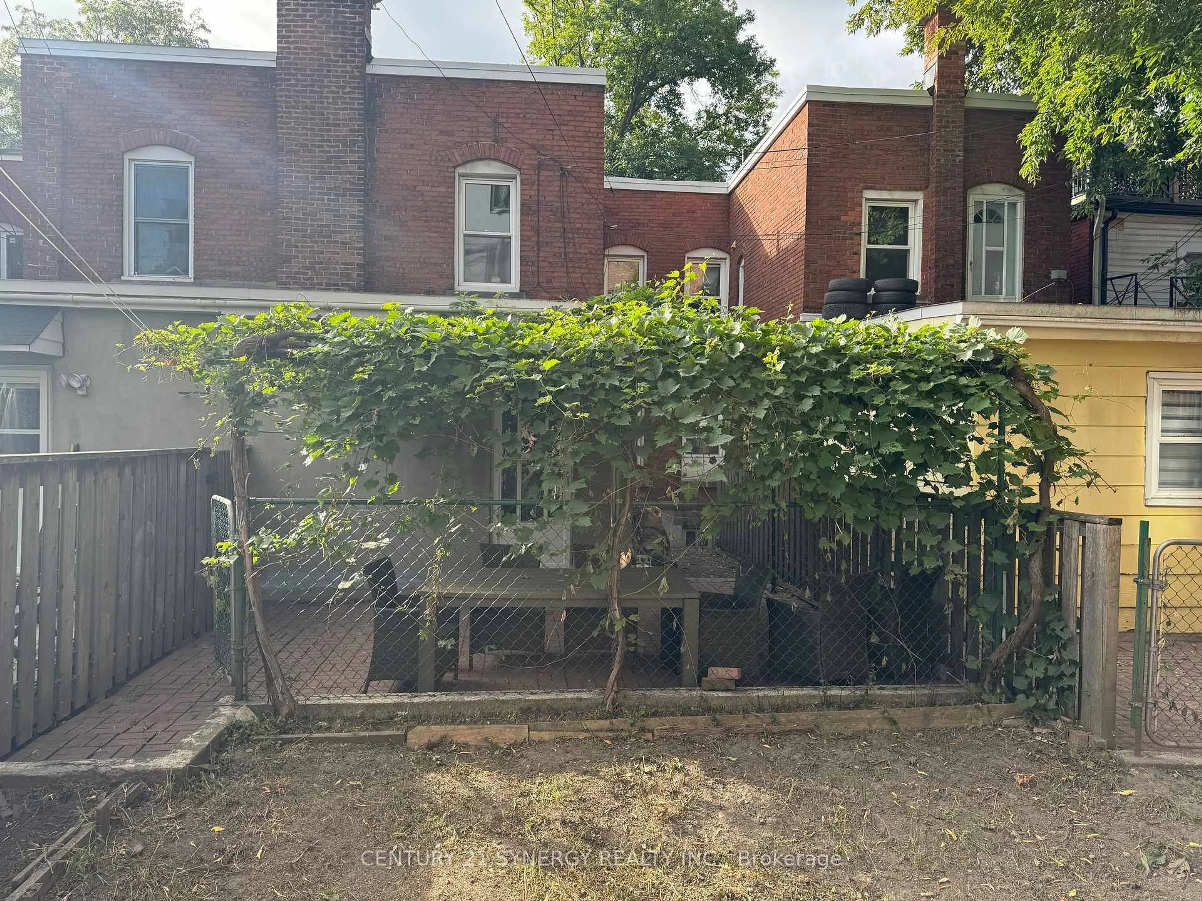 Patio, street for 299 Arlington Ave, Ottawa Ontario K1R 5T1