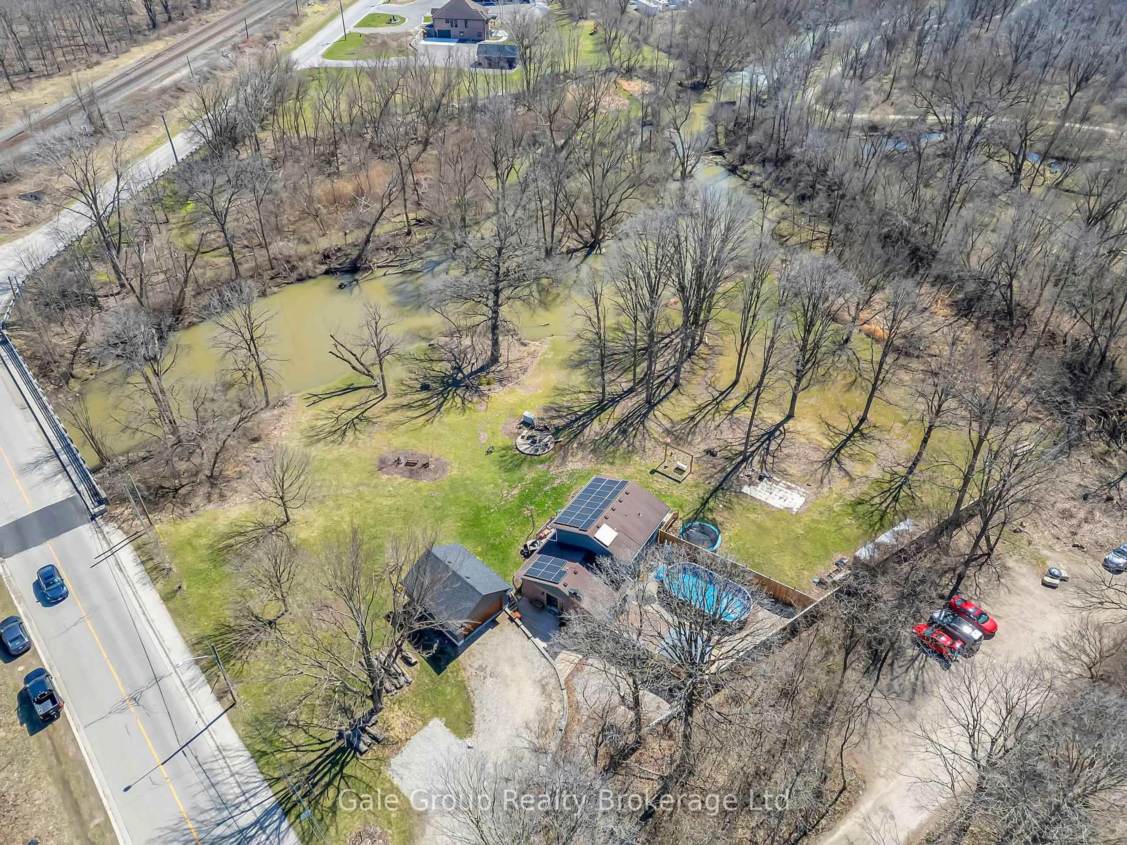 A pic from outside/outdoor area/front of a property/back of a property/a pic from drone, unknown for 391 Tecumseh St, Woodstock Ontario N4S 7W1