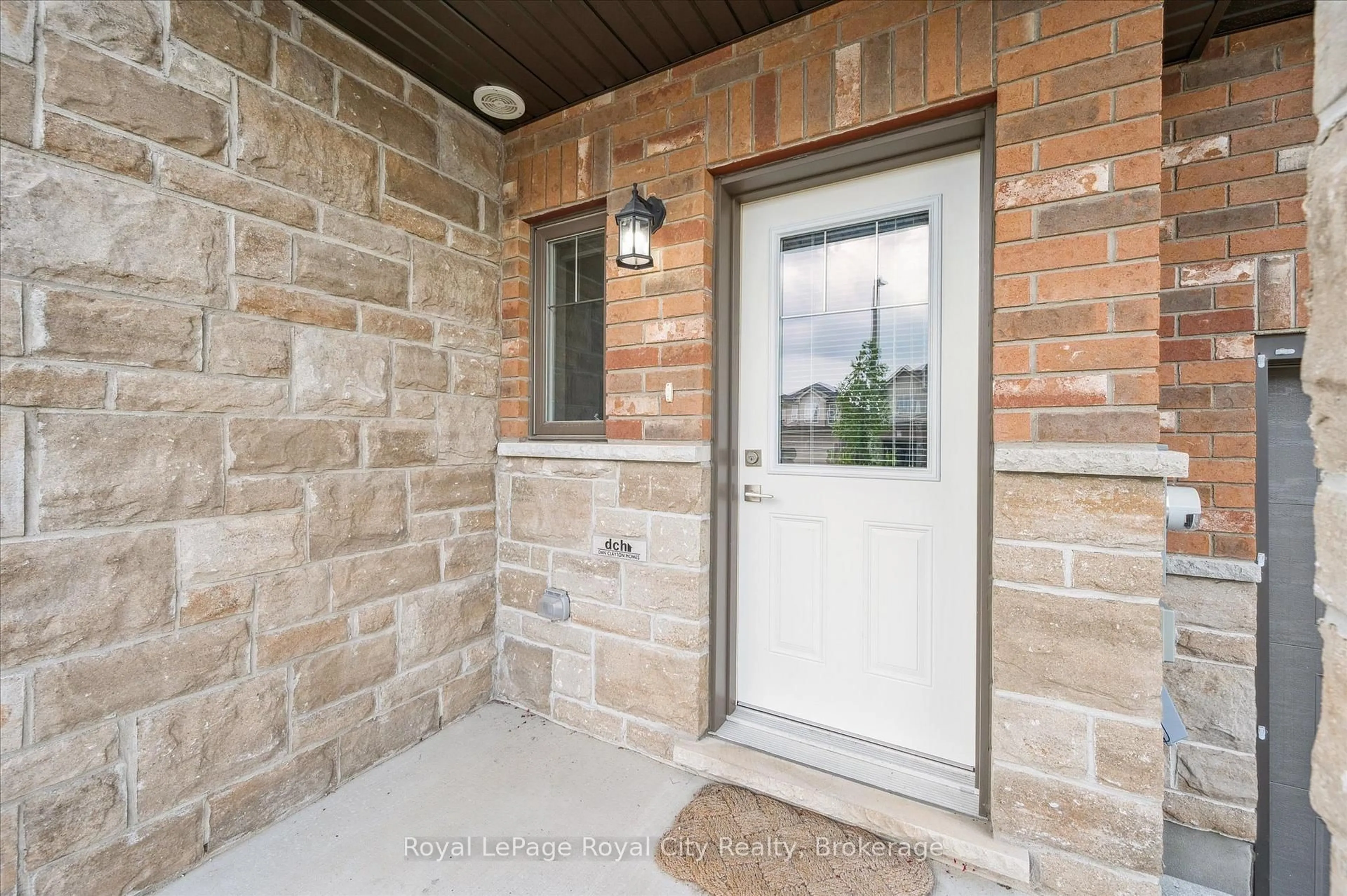 Indoor entryway for 34 Wideman Blvd, Guelph Ontario N1E 7L8