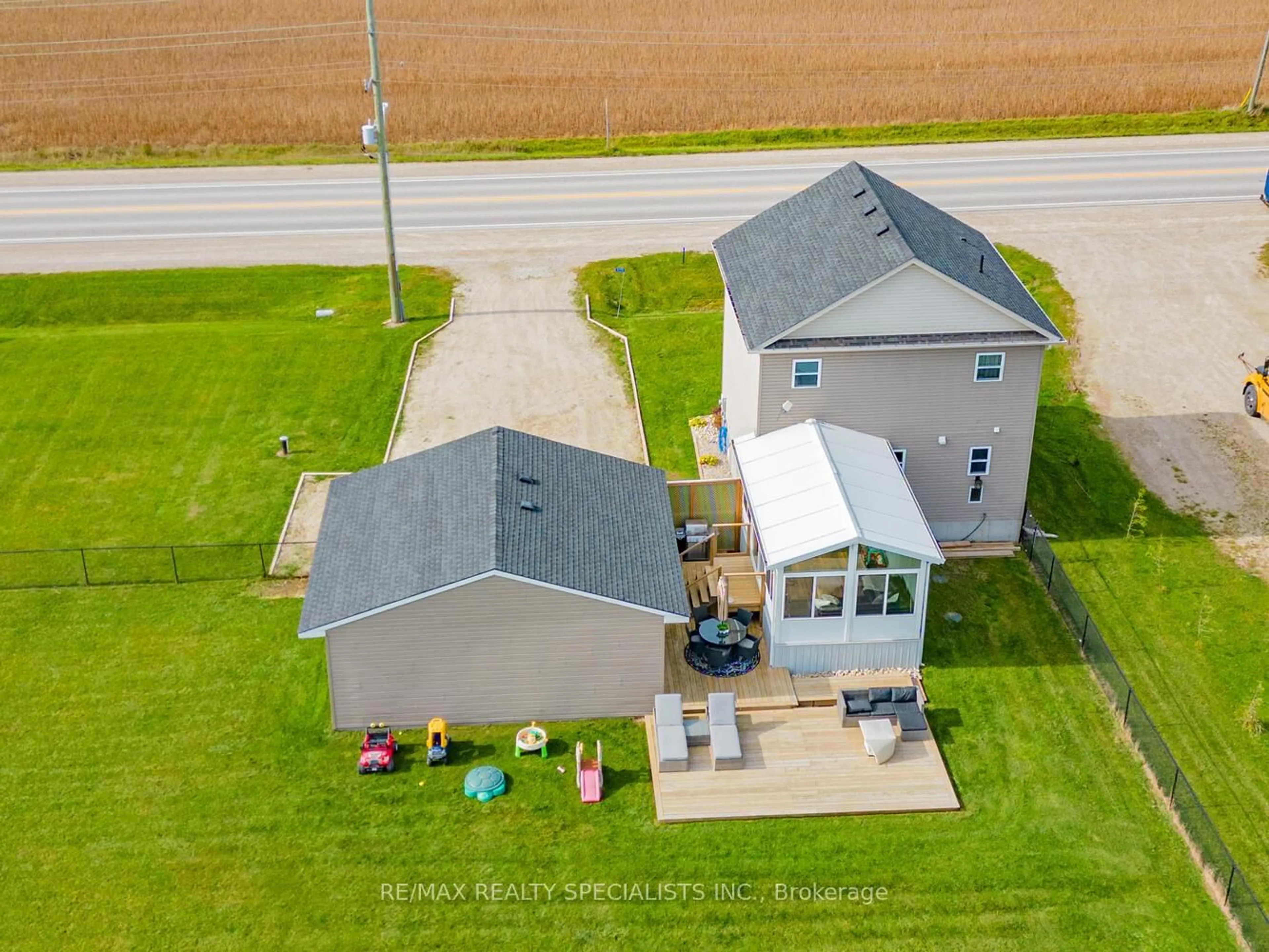 A pic from outside/outdoor area/front of a property/back of a property/a pic from drone, building for 1076 Brussels Line, Howick Ontario N0G 2X0
