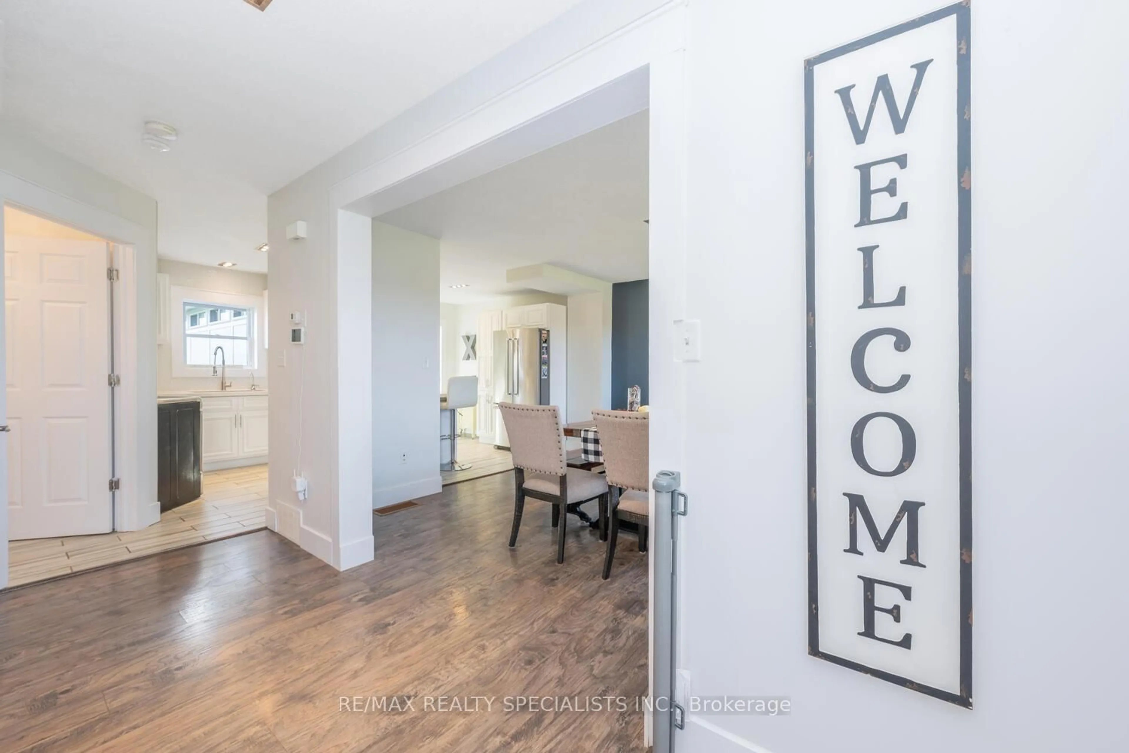 Indoor entryway for 1076 Brussels Line, Howick Ontario N0G 2X0