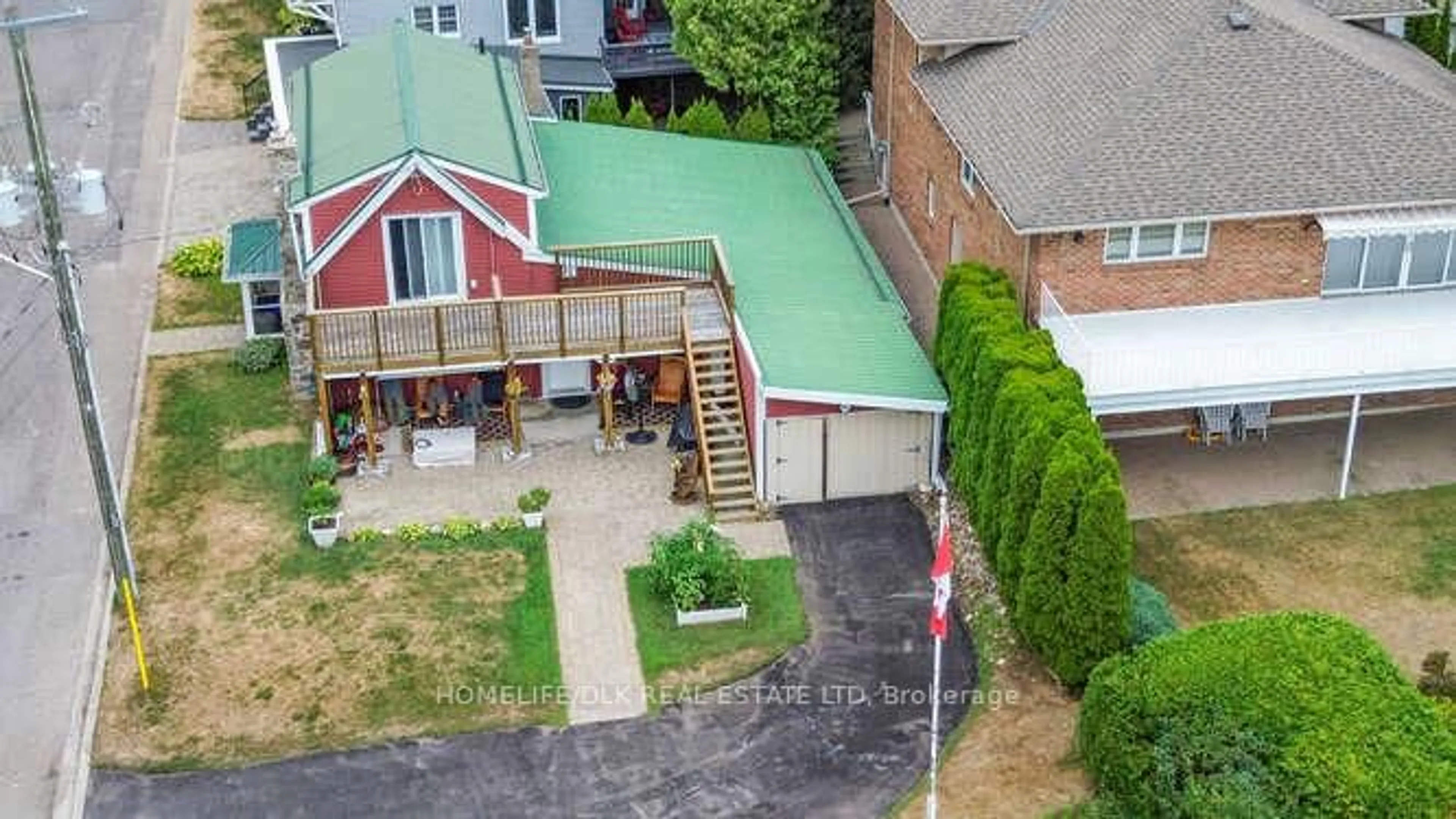 A pic from outside/outdoor area/front of a property/back of a property/a pic from drone, street for 5 Thomas St, Brockville Ontario K6V 5K9