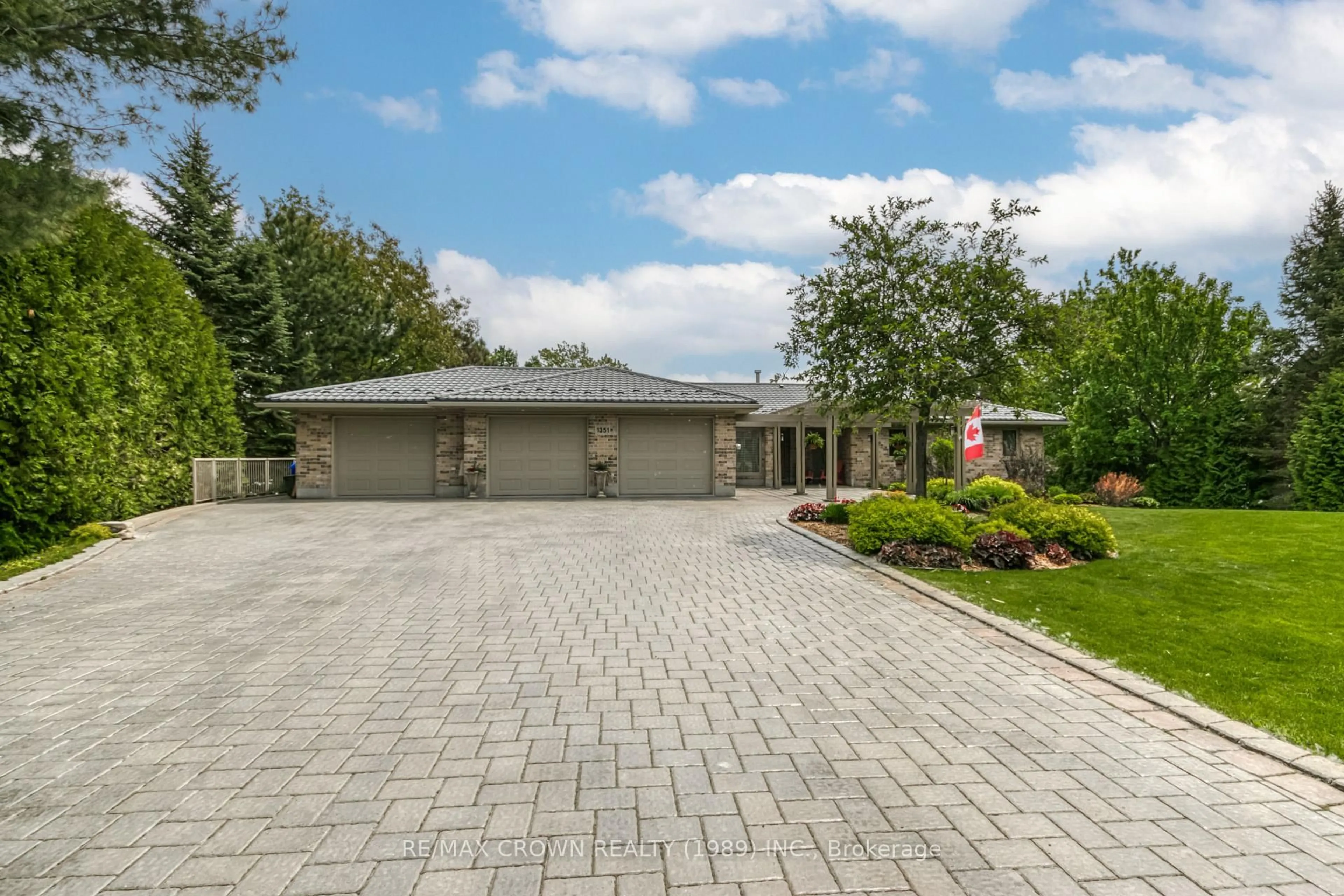 A pic from outside/outdoor area/front of a property/back of a property/a pic from drone, street for 1351 Keast Dr, Greater Sudbury Ontario P3E 6H7