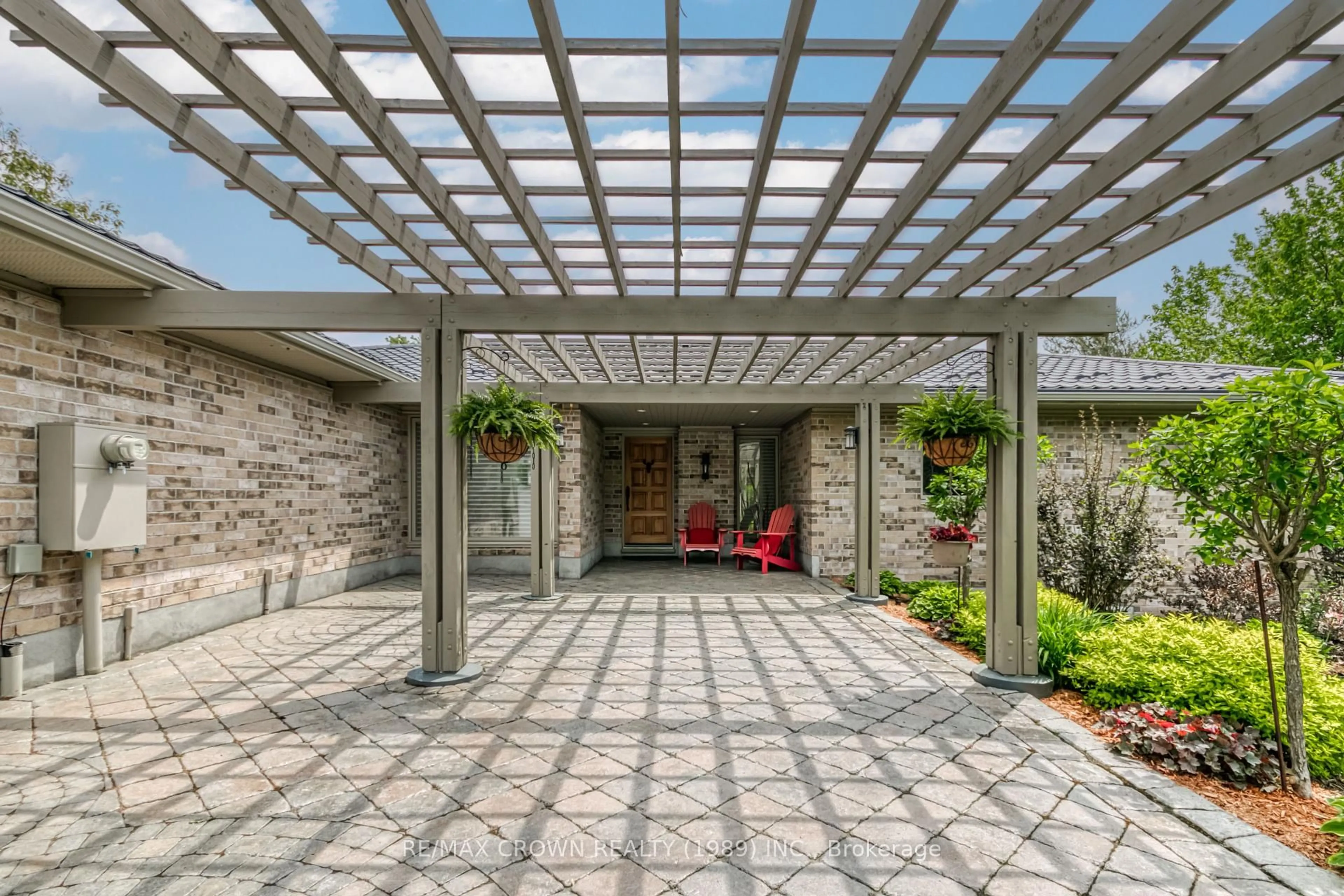 Patio, building for 1351 Keast Dr, Greater Sudbury Ontario P3E 6H7