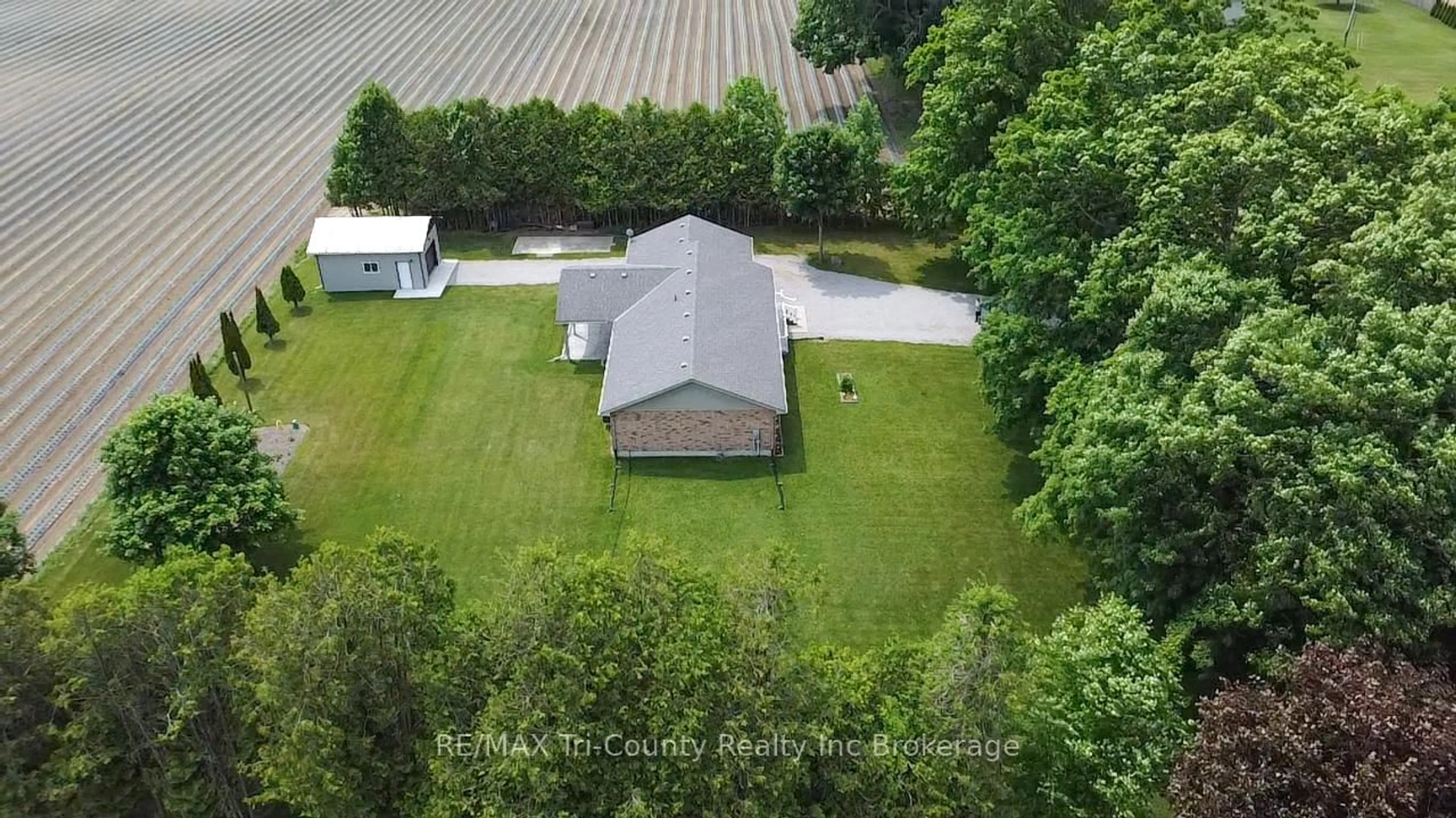 A pic from outside/outdoor area/front of a property/back of a property/a pic from drone, unknown for 1728 1st Concession ENR Rd, Norfolk Ontario N0E 1G0