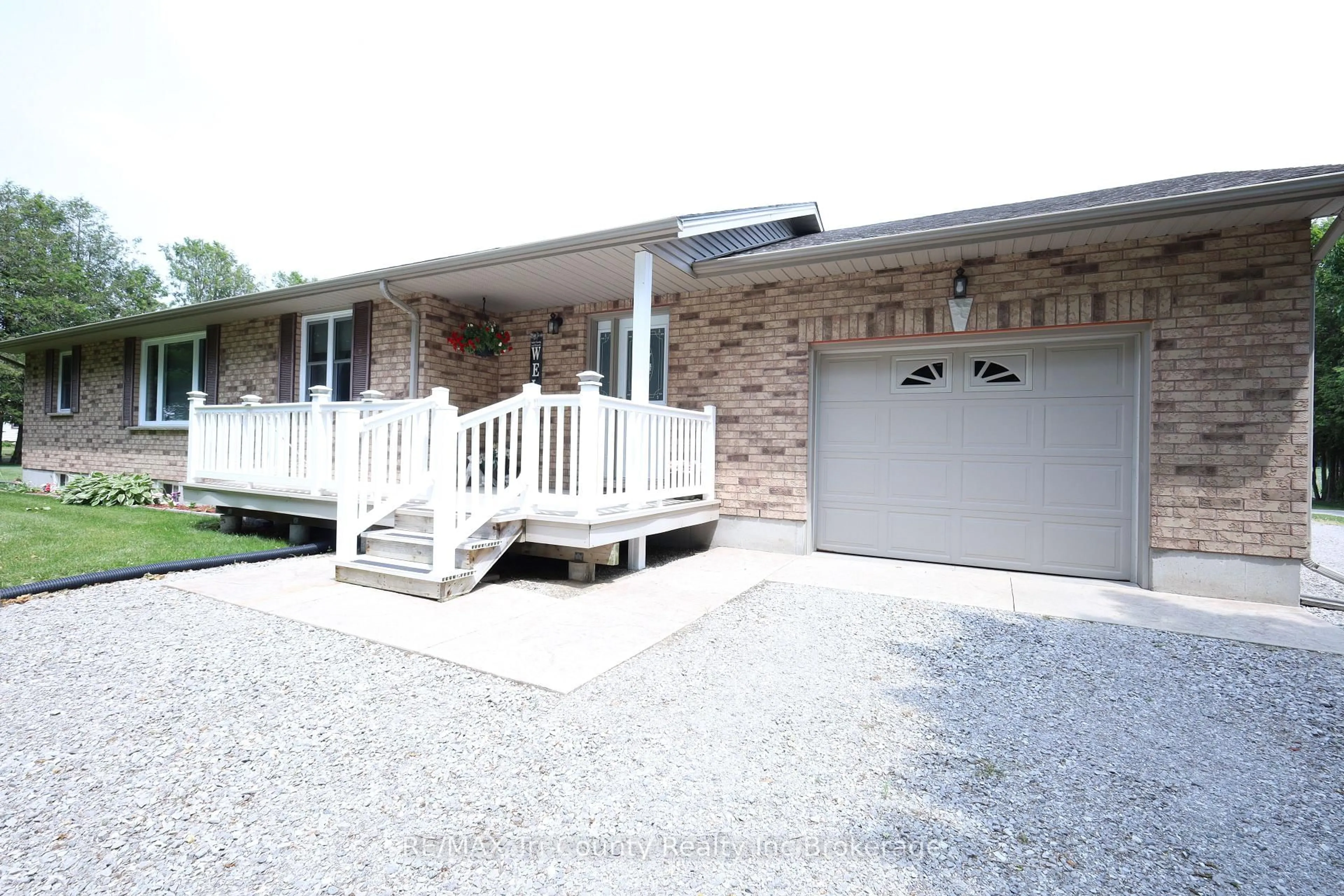 Home with vinyl exterior material, street for 1728 1st Concession ENR Rd, Norfolk Ontario N0E 1G0