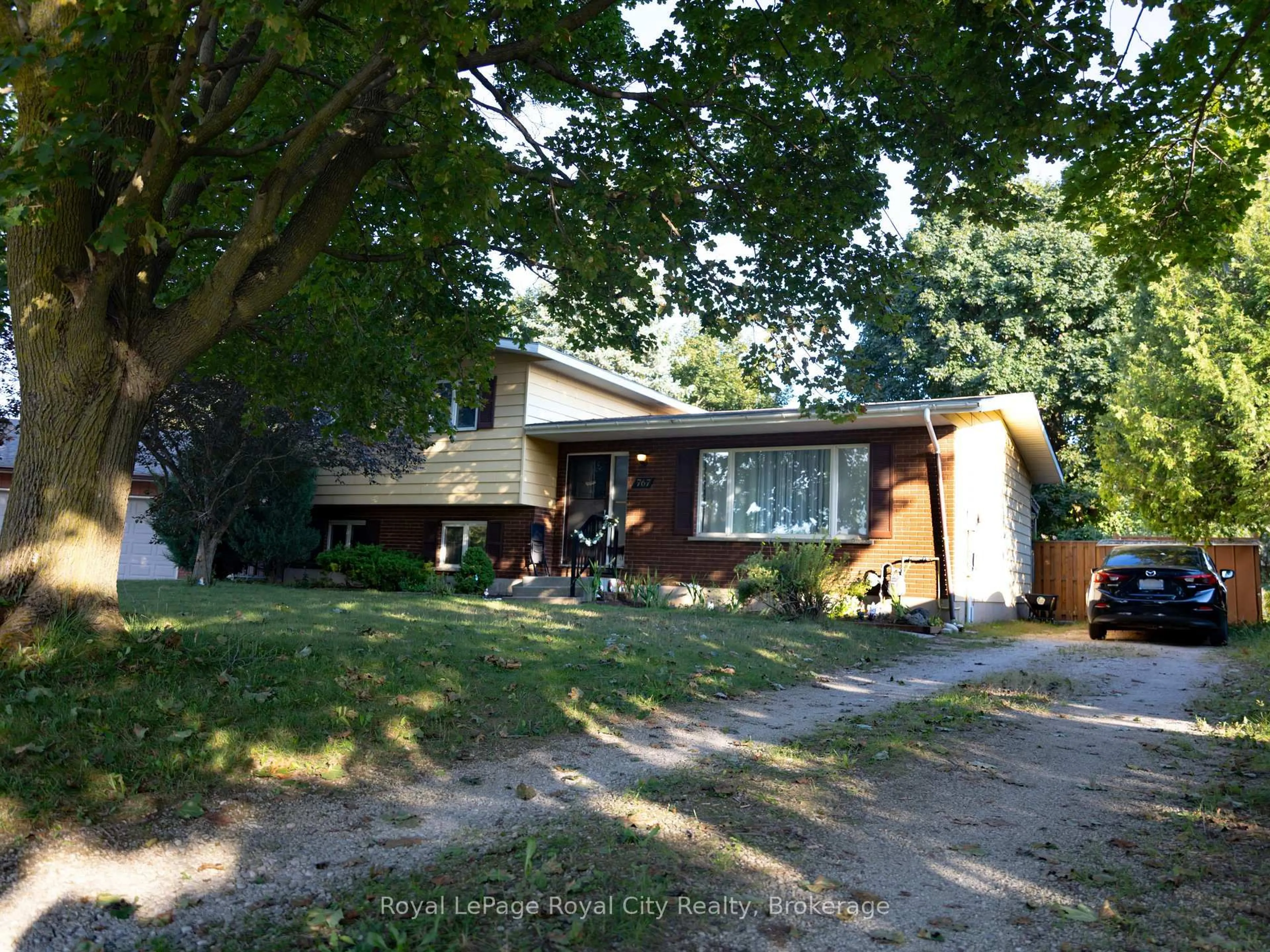 A pic from outside/outdoor area/front of a property/back of a property/a pic from drone, street for 767 11th St, Hanover Ontario N4N 3H5