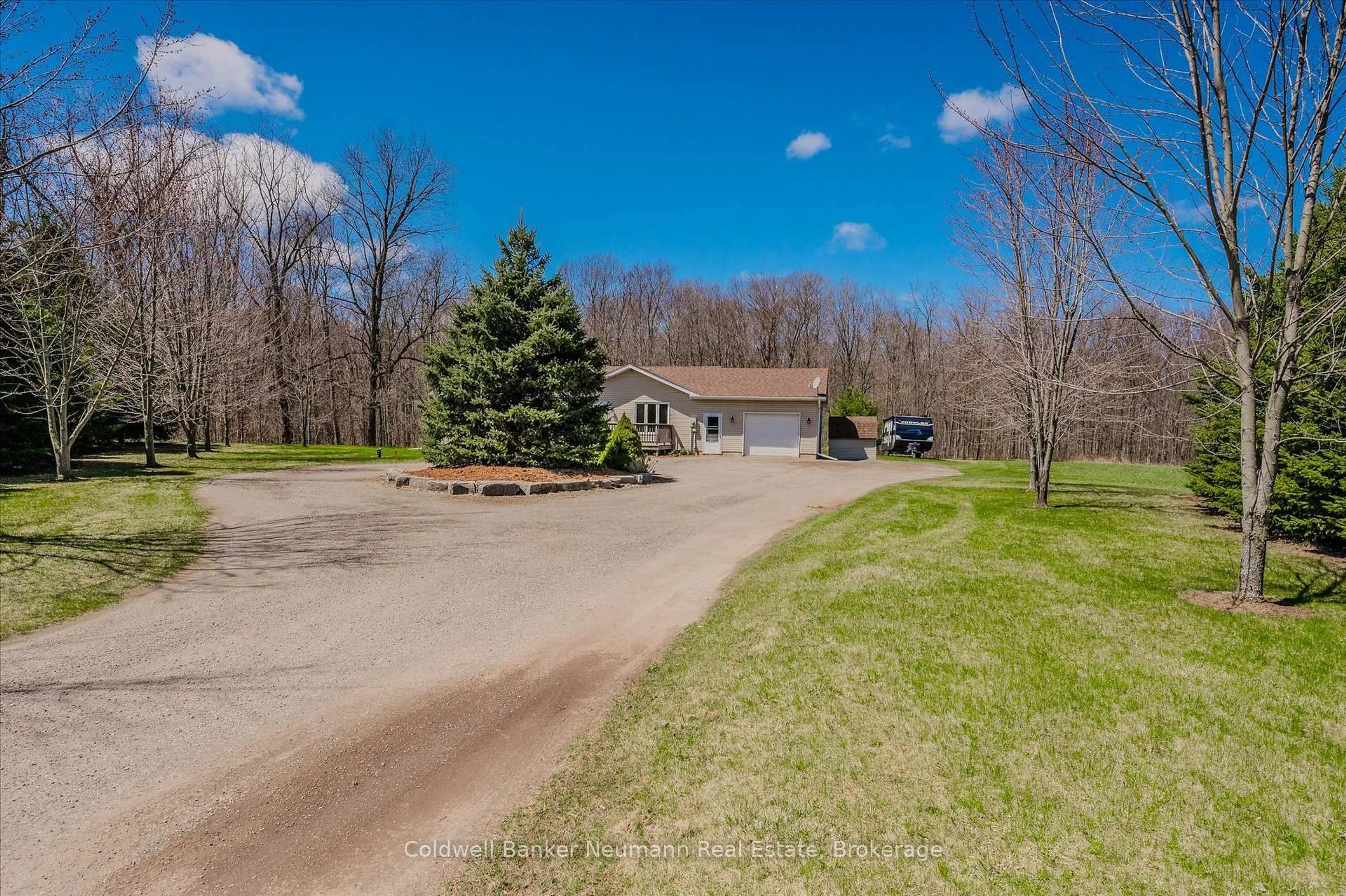 A pic from outside/outdoor area/front of a property/back of a property/a pic from drone, water/lake/river/ocean view for 2540 Hespeler Rd, Cambridge Ontario N3C 2V3