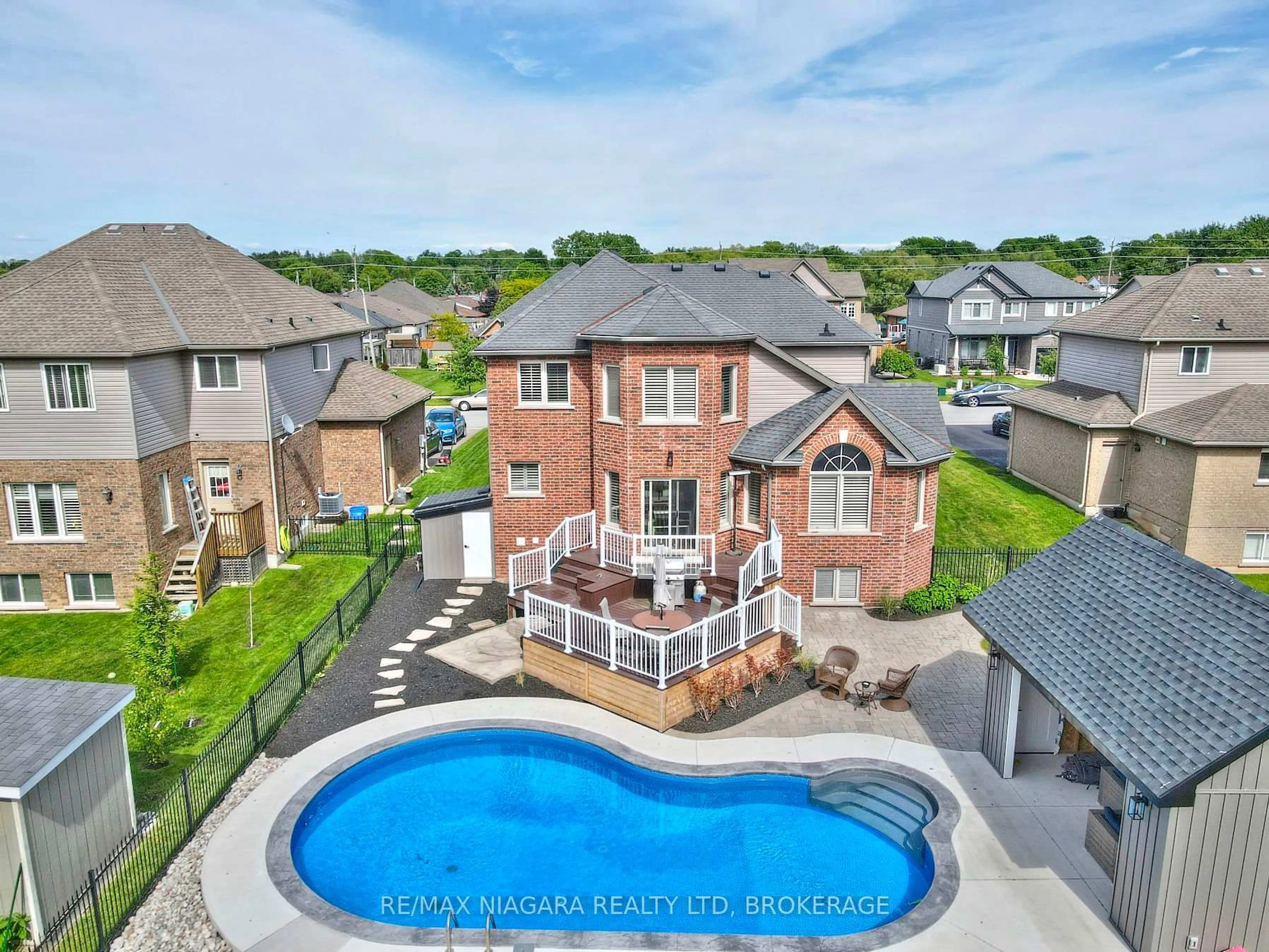 A pic from outside/outdoor area/front of a property/back of a property/a pic from drone, water/lake/river/ocean view for 507 CARRIE Ave, Fort Erie Ontario L0S 1N0