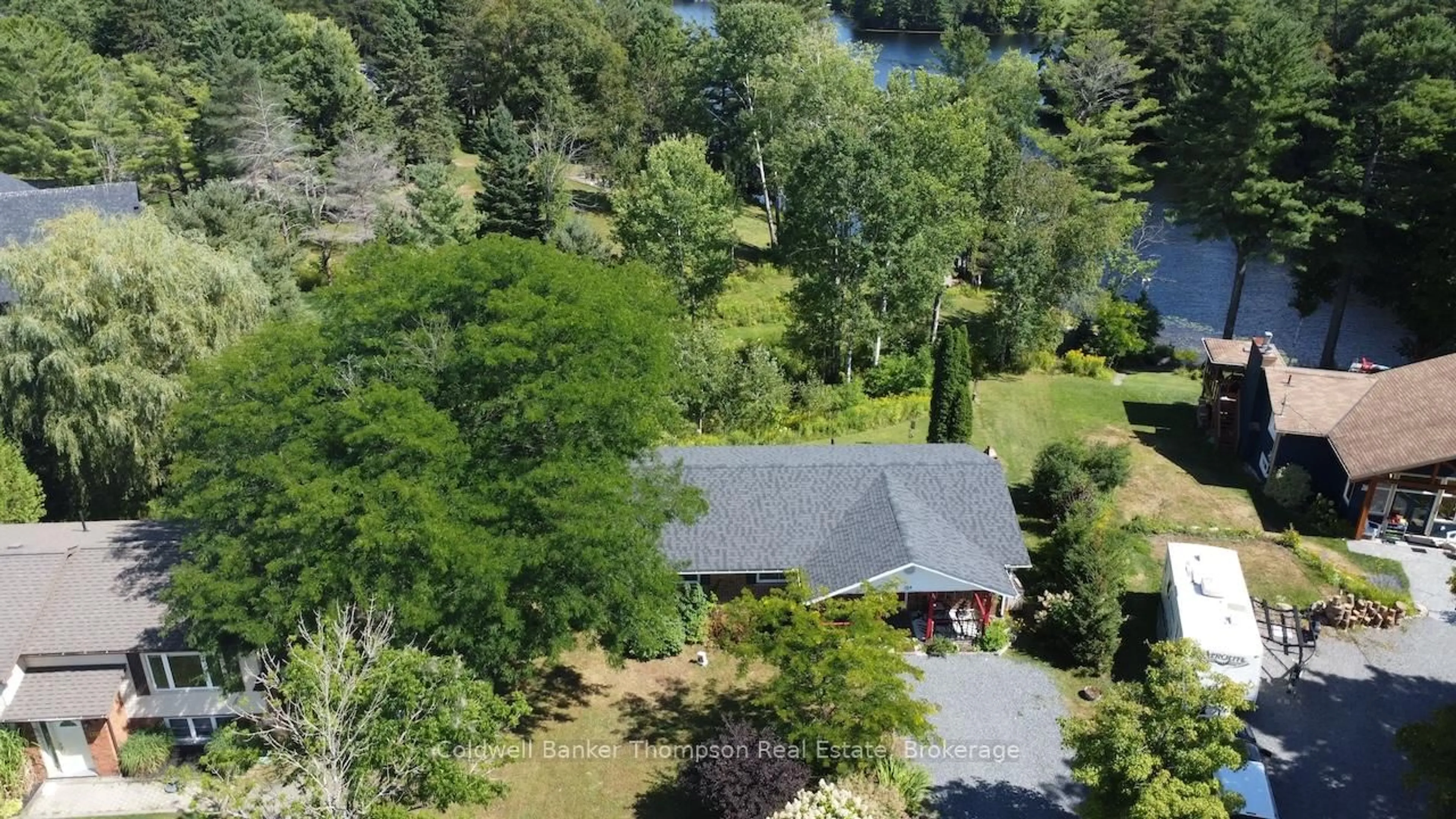 A pic from outside/outdoor area/front of a property/back of a property/a pic from drone, water/lake/river/ocean view for 284 Lawrence Ave, Huntsville Ontario P1H 1R6