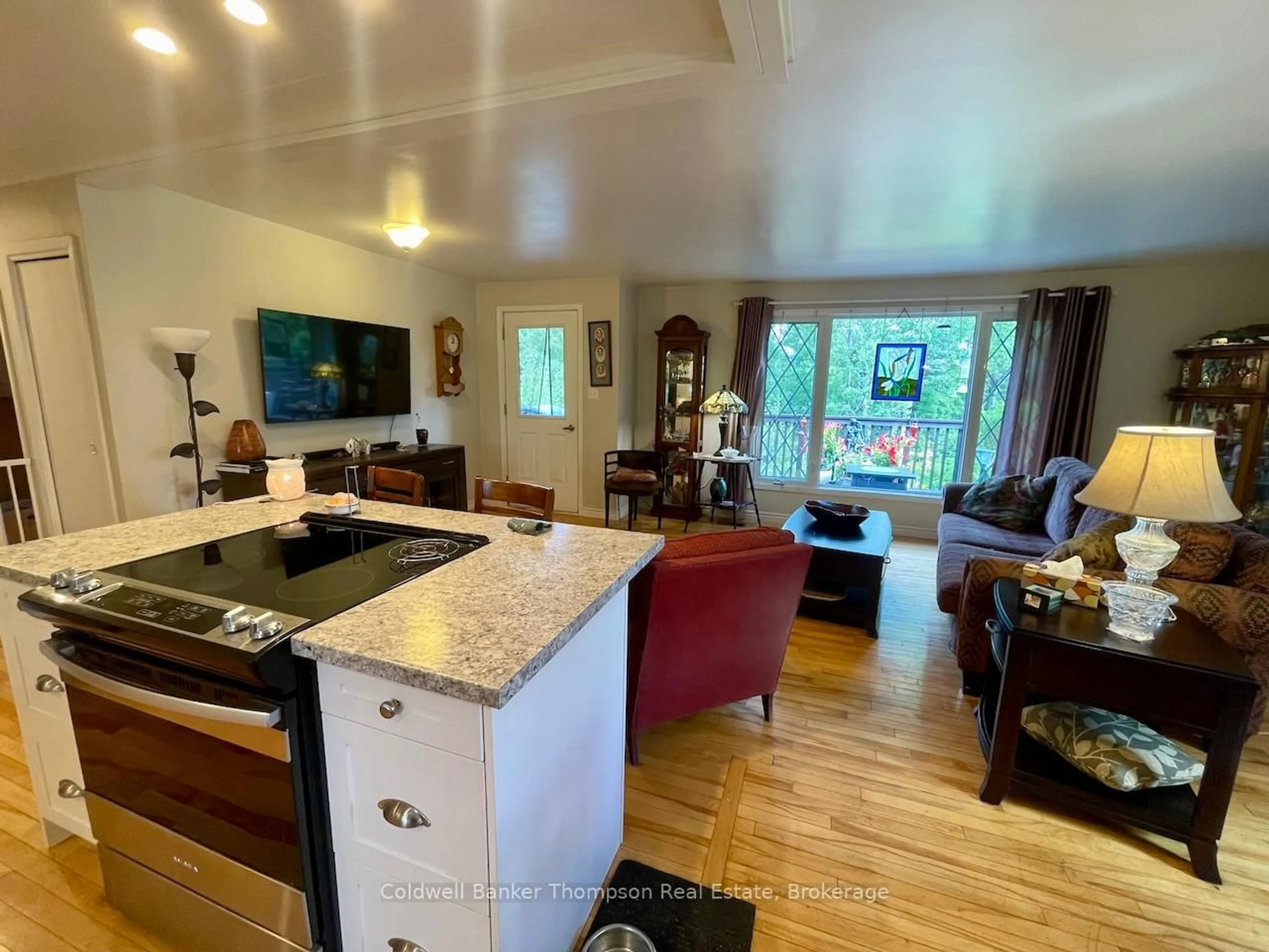 Open concept kitchen, unknown for 284 Lawrence Ave, Huntsville Ontario P1H 1R6