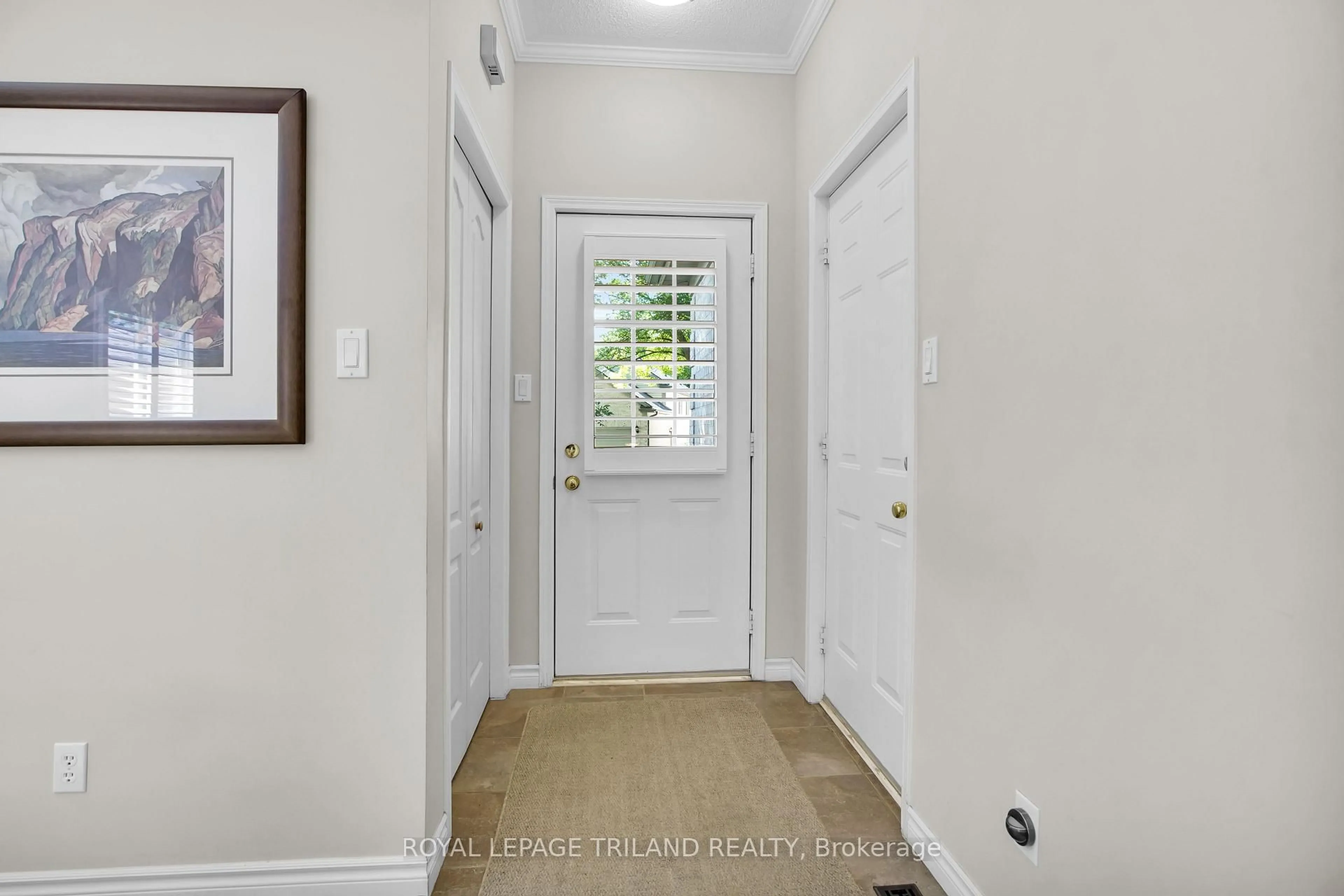 Indoor entryway for 1499 Byron Baseline Rd #15, London South Ontario N6K 4T4