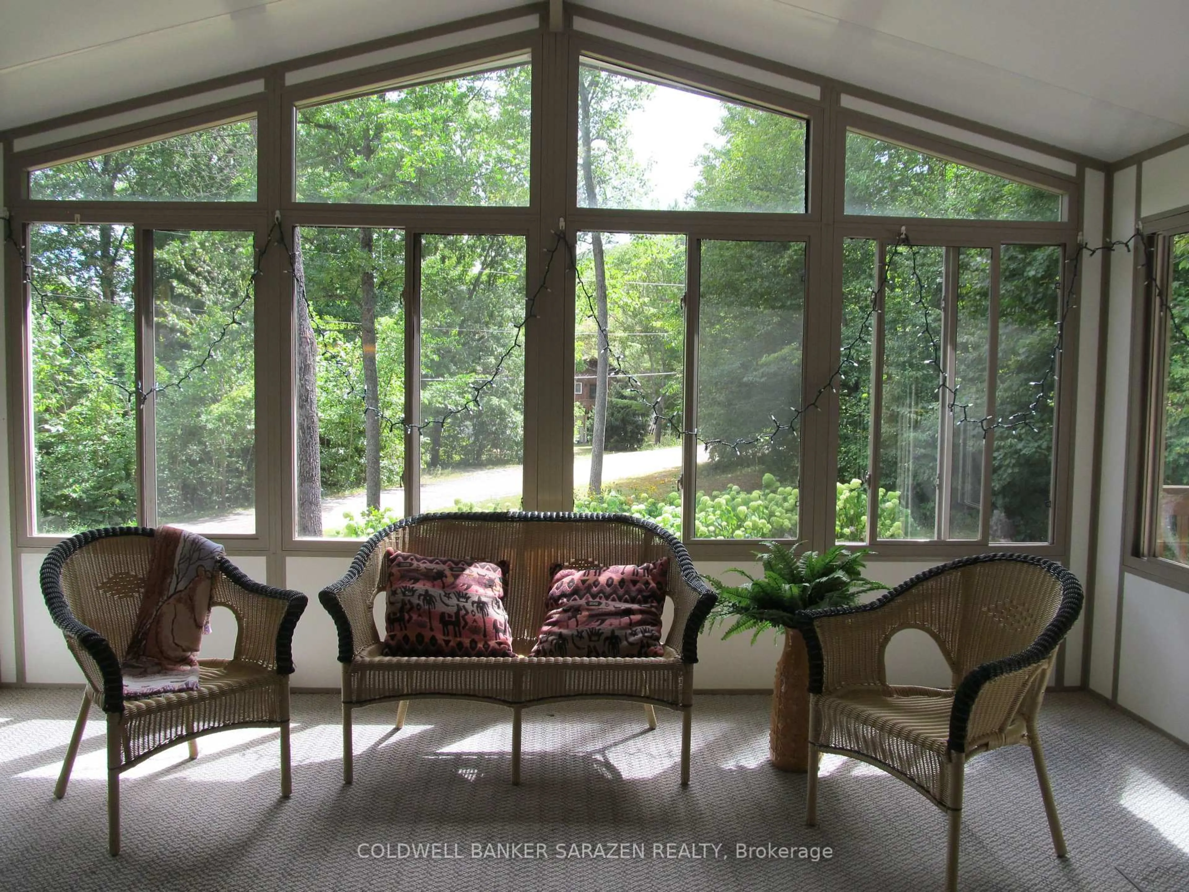 Living room with furniture, unknown for 57 Viewmount Dr, Calabogie Ontario K0J 1H0