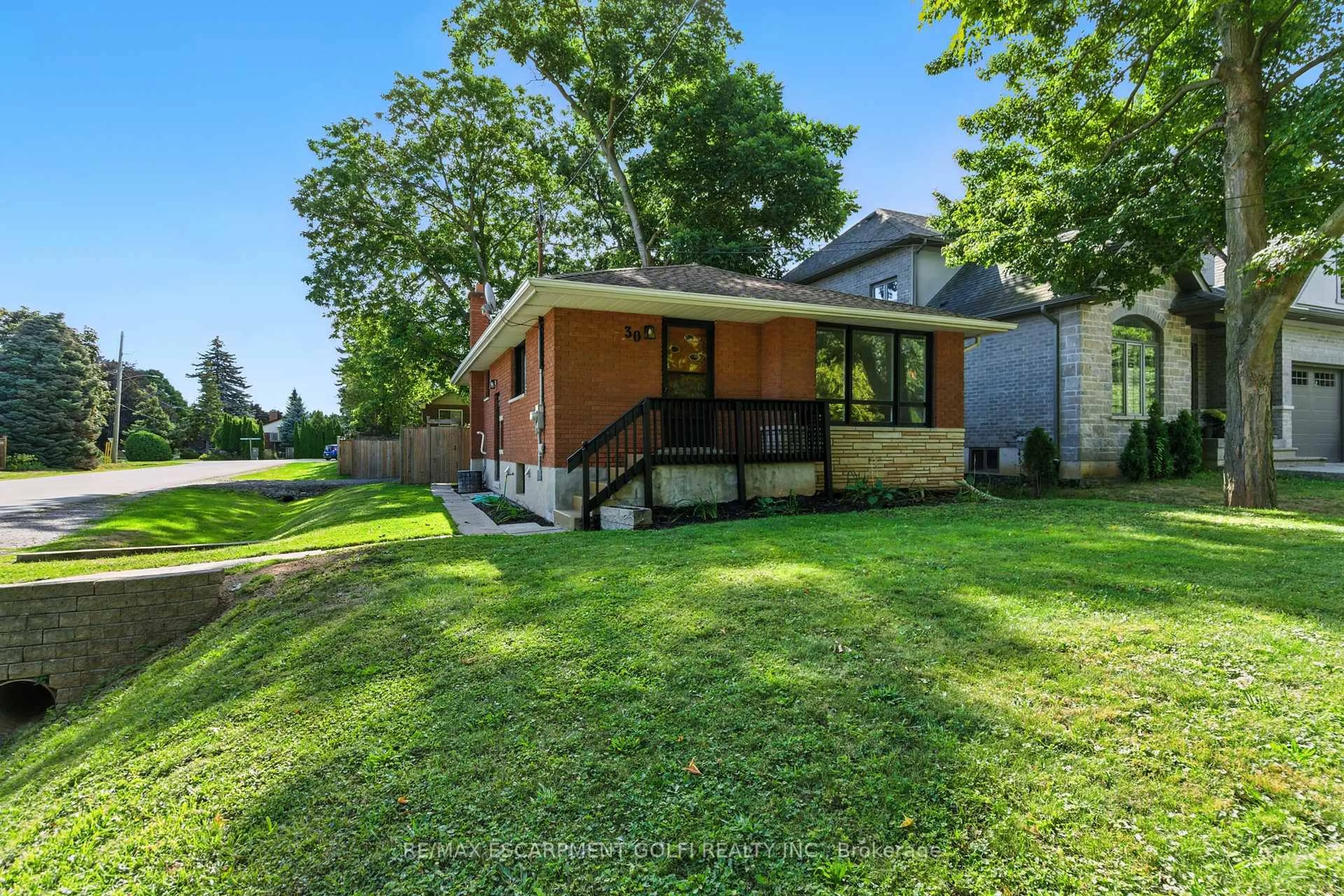 Unknown for 30 Kerman Ave, Grimsby Ontario L3M 3W4
