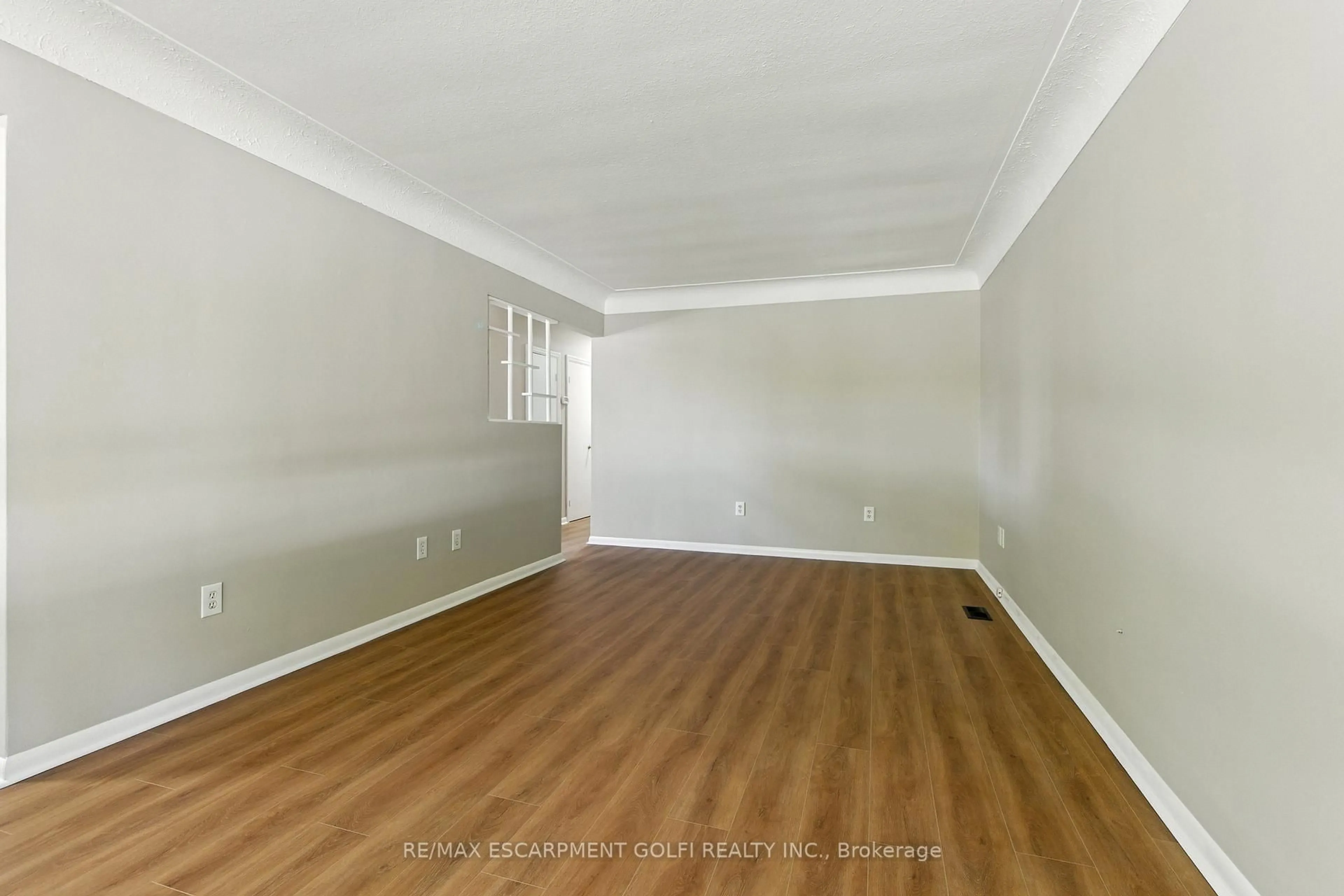 A pic of a room for 30 Kerman Ave, Grimsby Ontario L3M 3W4