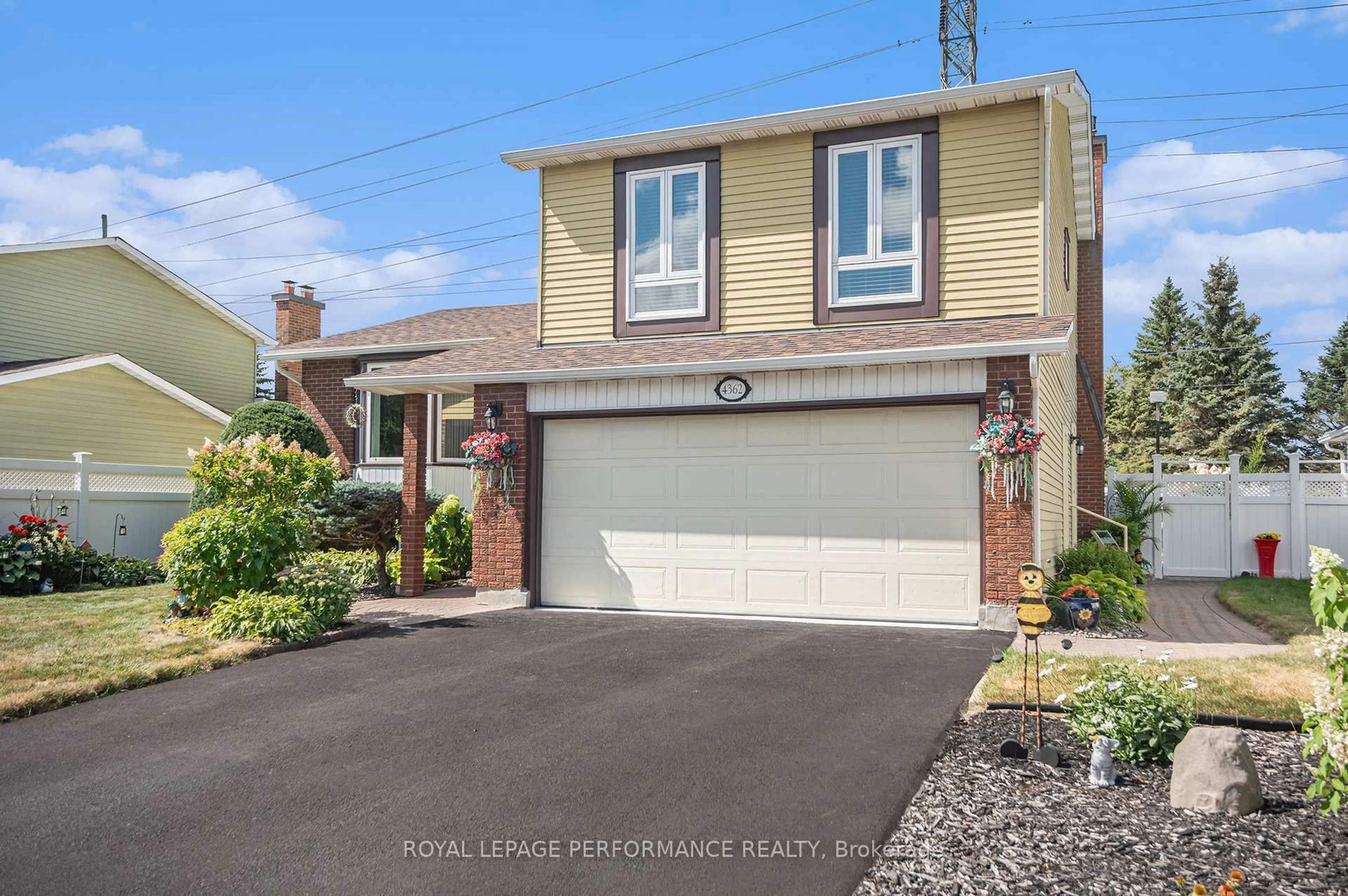 Unknown for 4362 Whittaker Cres, Gloucester Ontario K1B 4P2