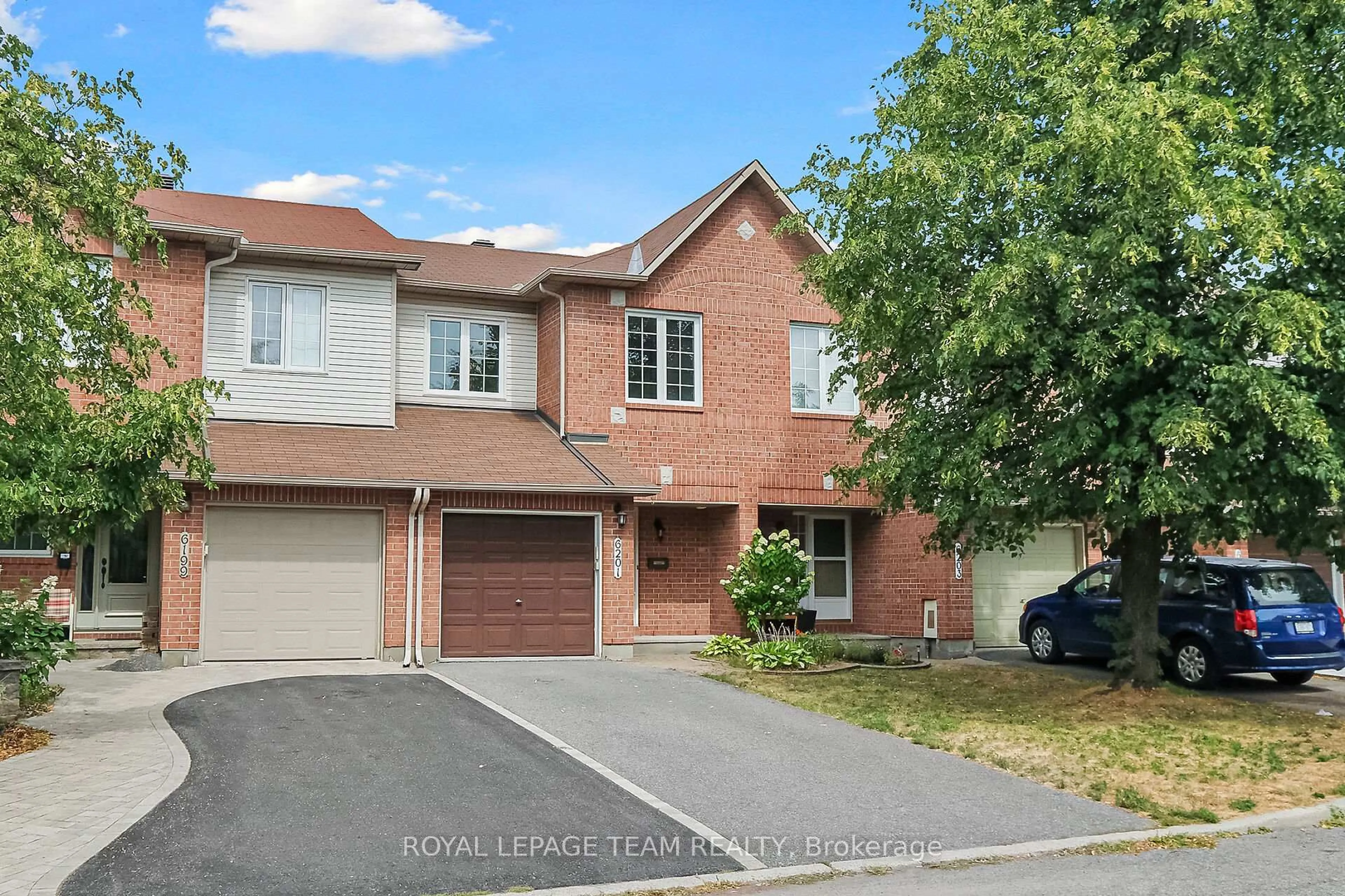 A pic from outside/outdoor area/front of a property/back of a property/a pic from drone, street for 6201 Arbourwood Dr, Orleans Ontario K1C 7L6