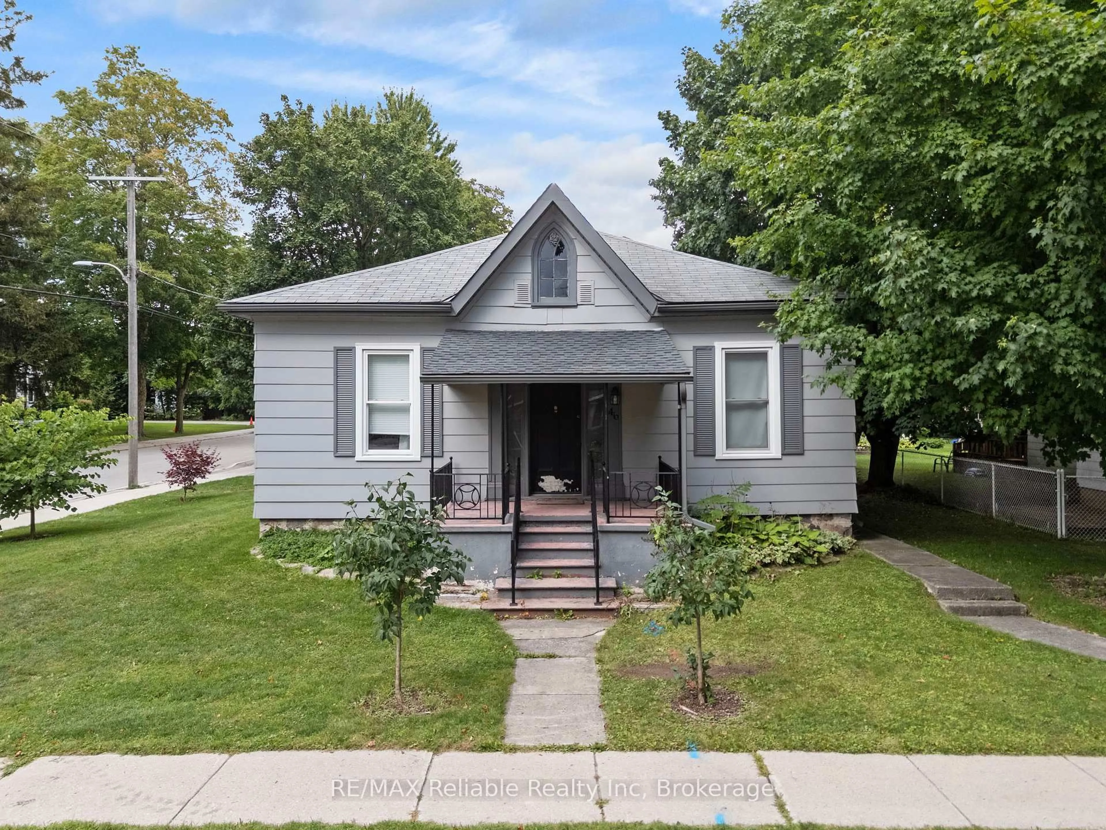 Home with vinyl exterior material, street for 46 James St, Huron East Ontario N0K 1W0