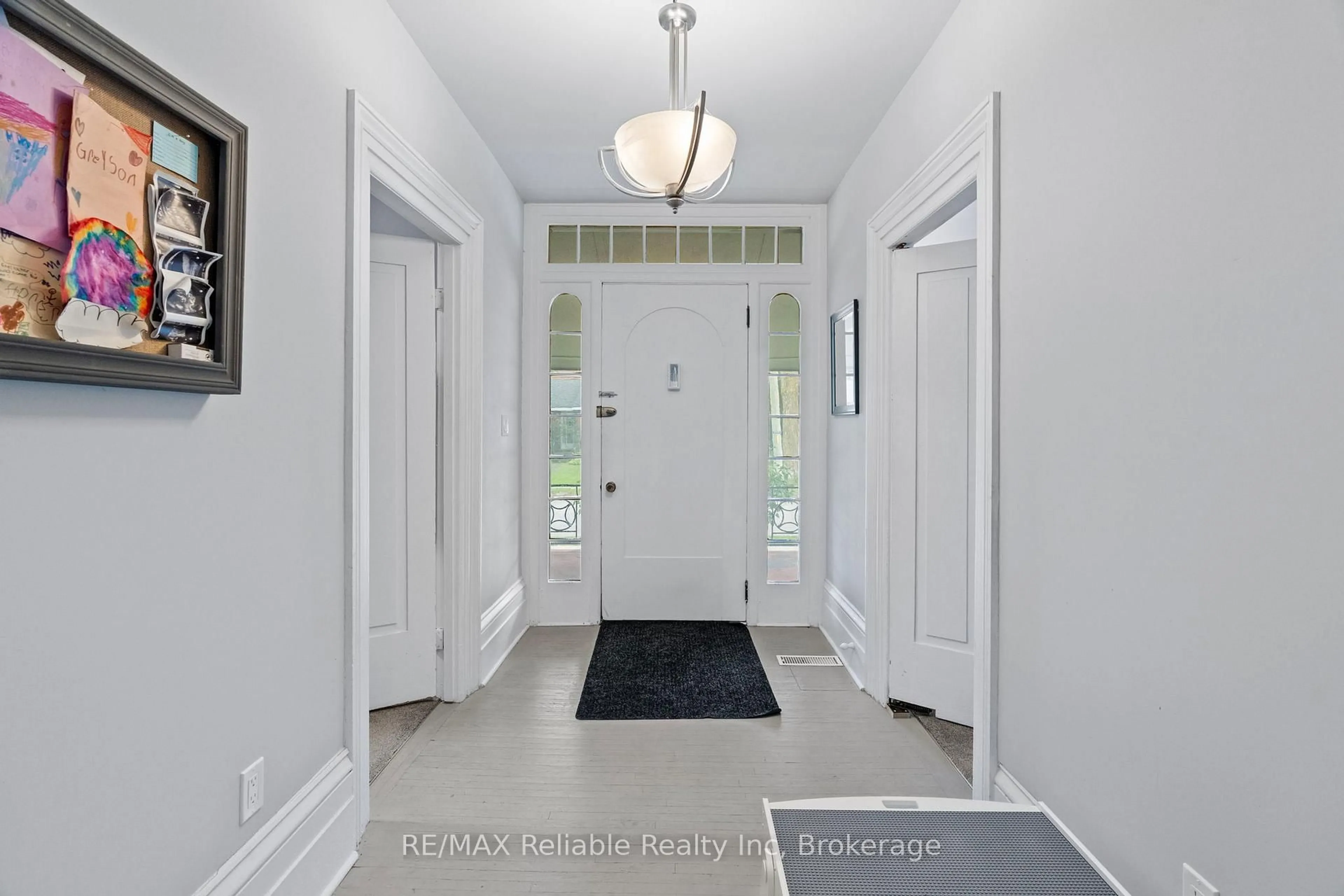 Indoor entryway for 46 James St, Huron East Ontario N0K 1W0