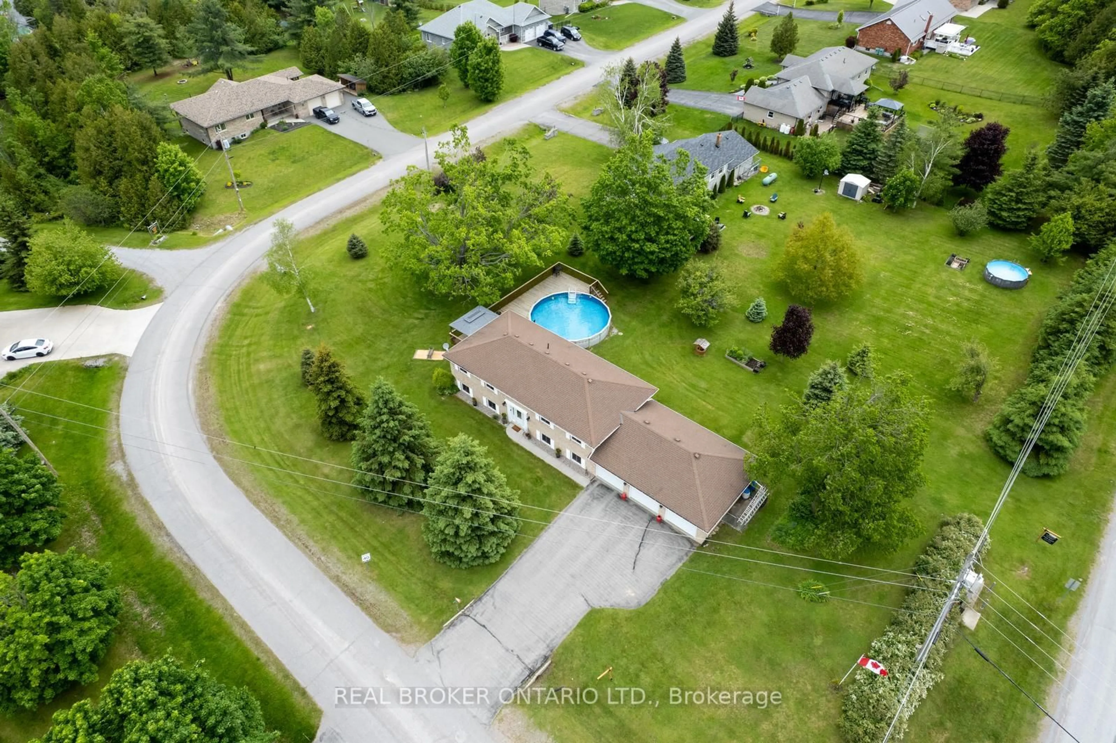 A pic from outside/outdoor area/front of a property/back of a property/a pic from drone, unknown for 1743 Barton Dr, Selwyn Ontario K0L 2H0