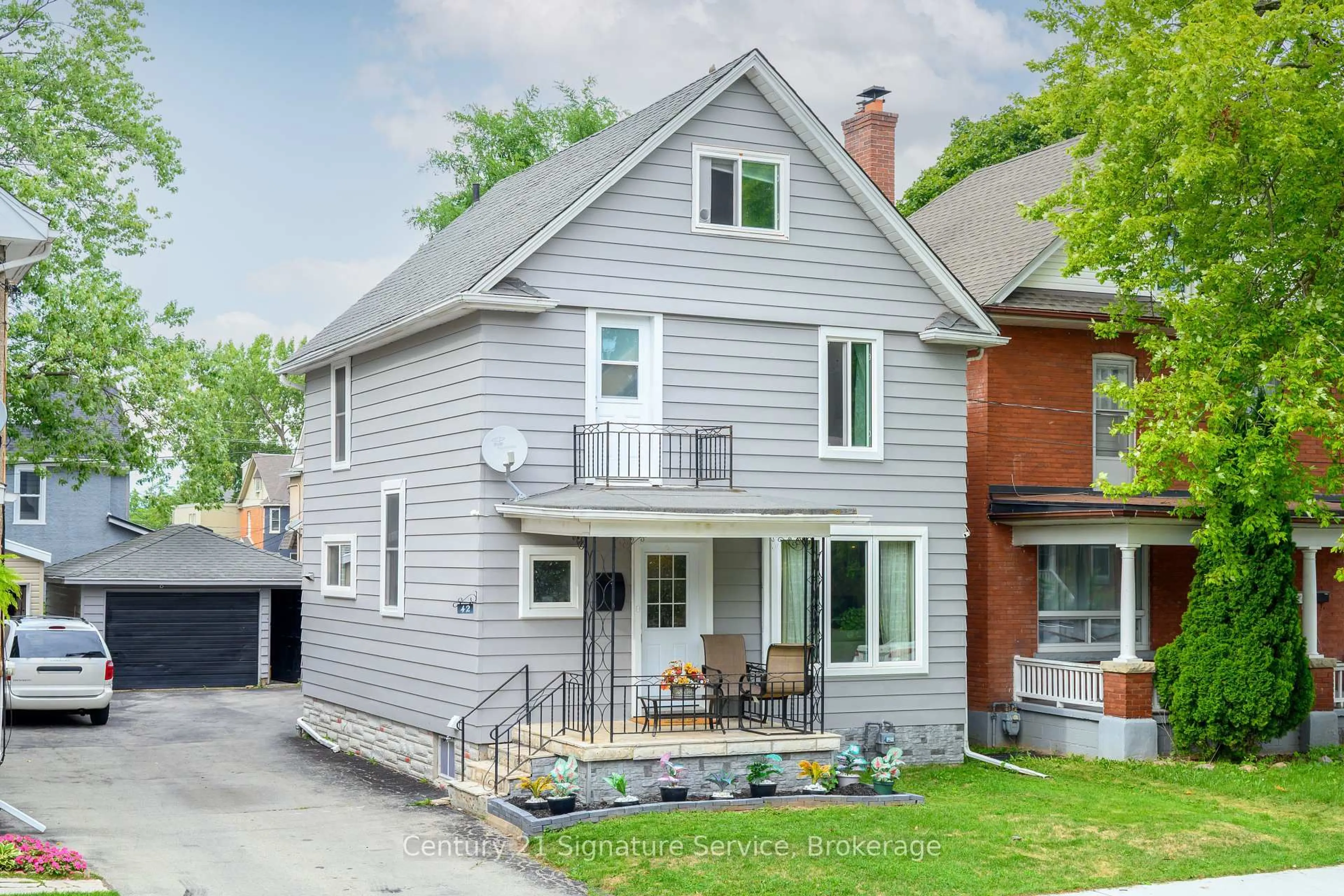 Home with brick exterior material, street for 42 Grove St, Welland Ontario L3B 4B4