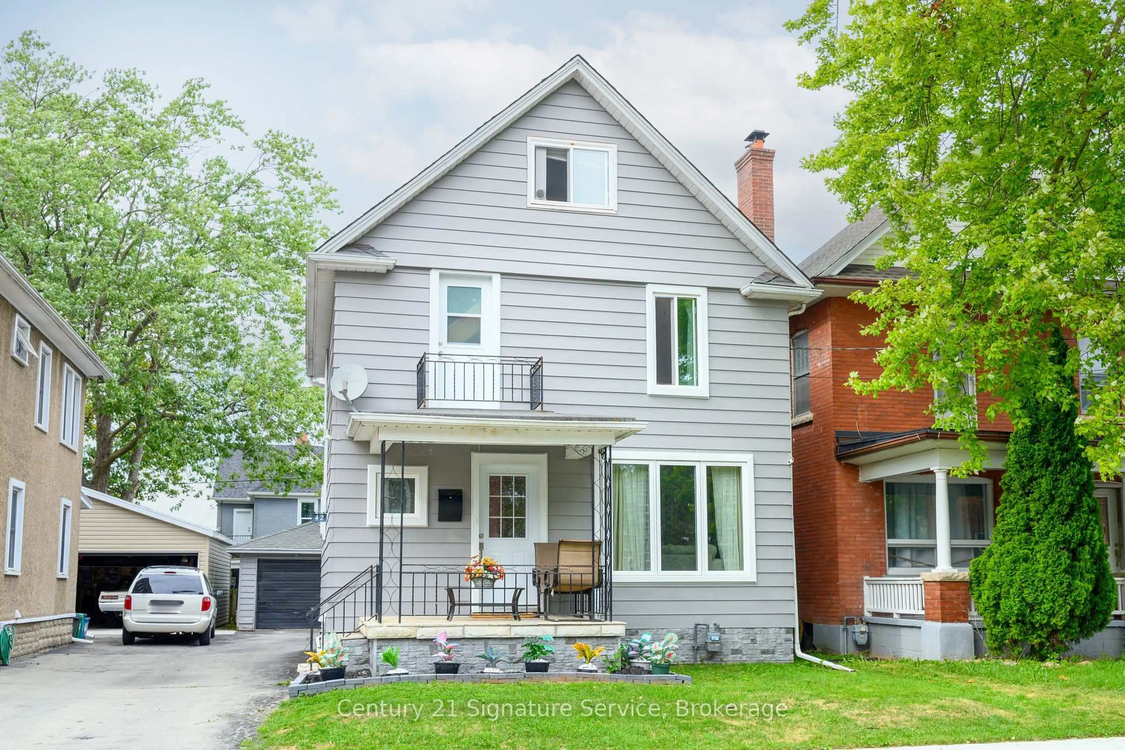 Home with brick exterior material, street for 42 Grove St, Welland Ontario L3B 4B4
