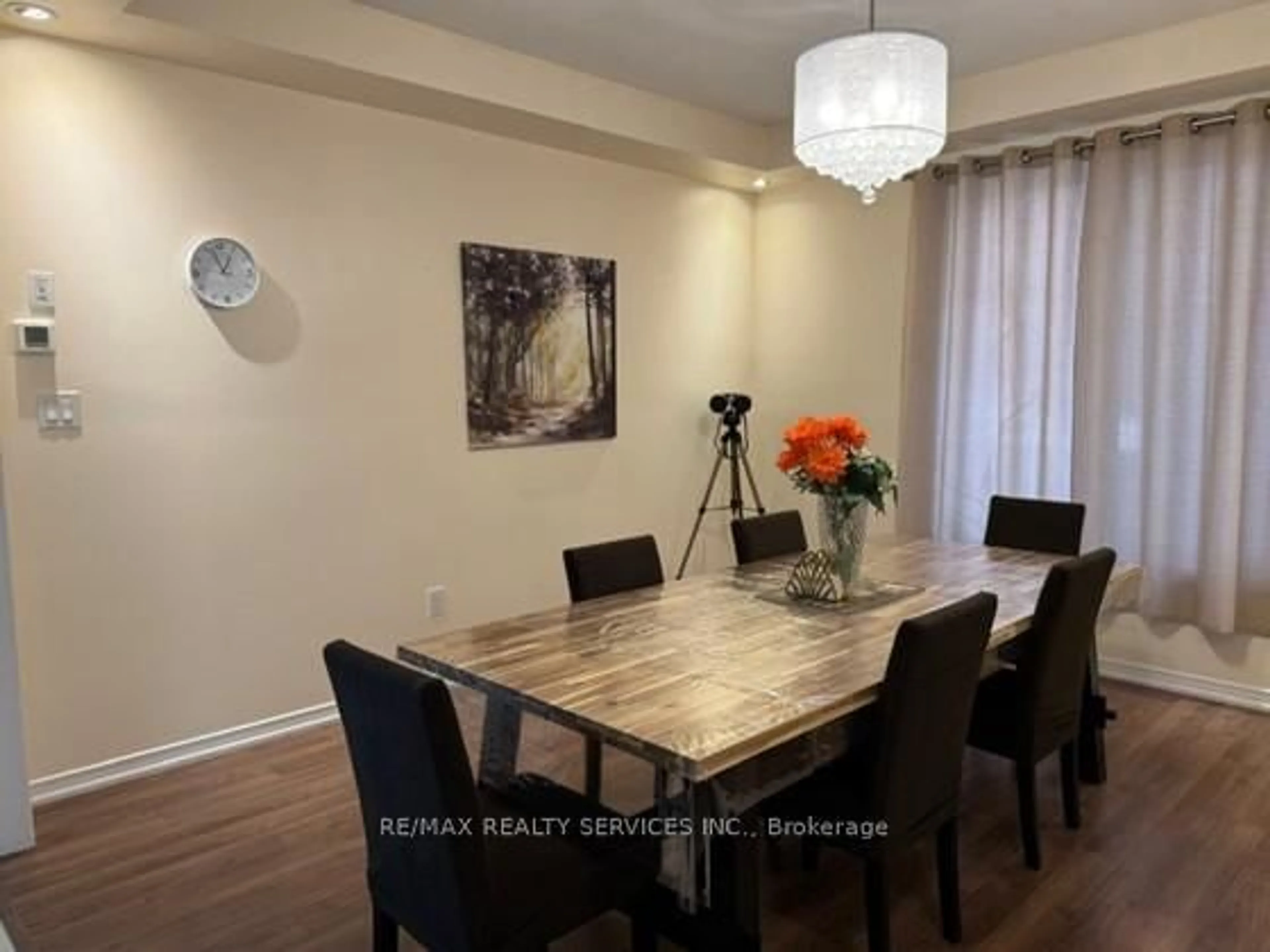 Dining room, wood/laminate floor for 51 Cheevers Rd, Brantford Ontario N3T 0K3