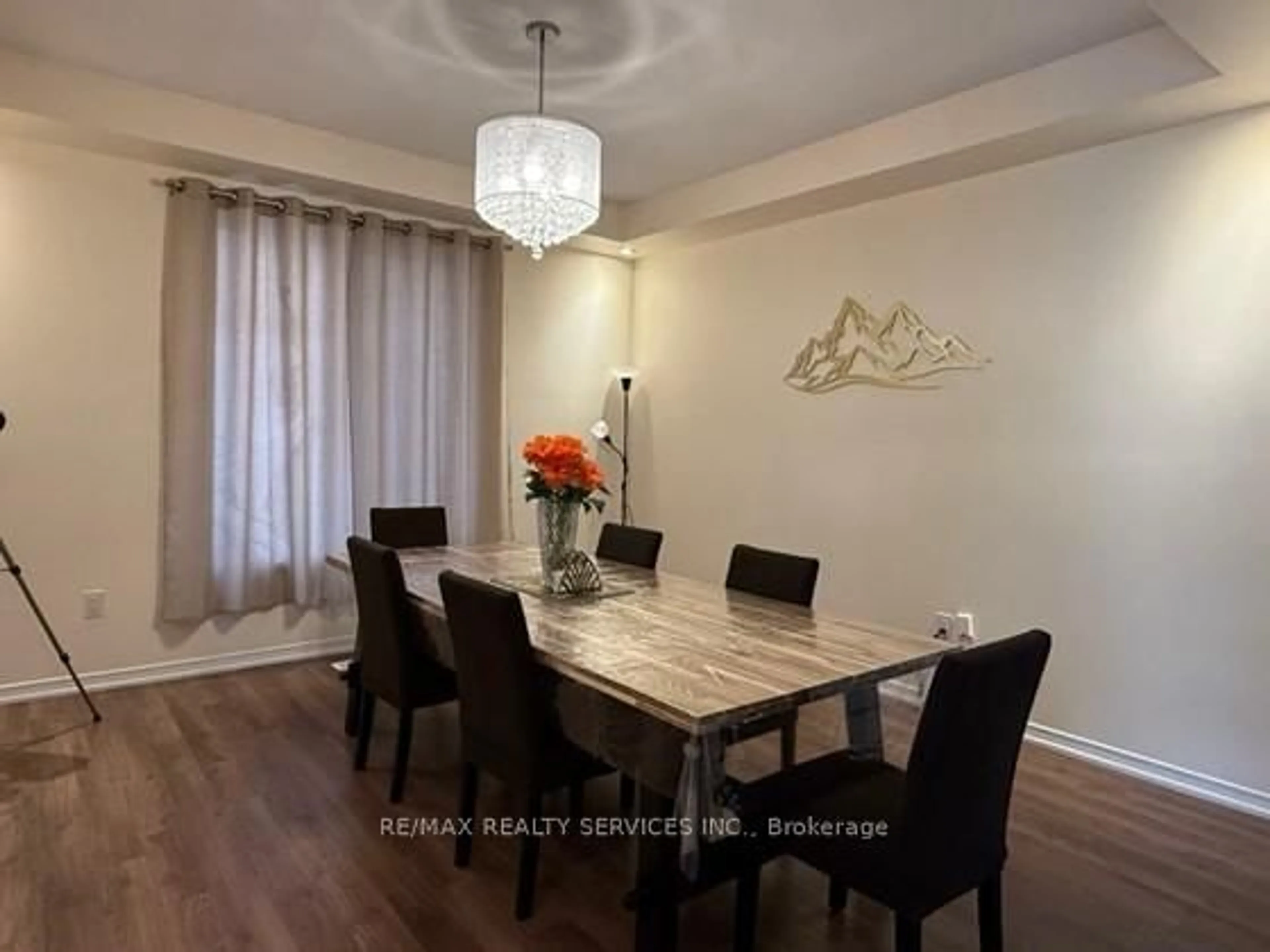 Dining room, wood/laminate floor for 51 Cheevers Rd, Brantford Ontario N3T 0K3