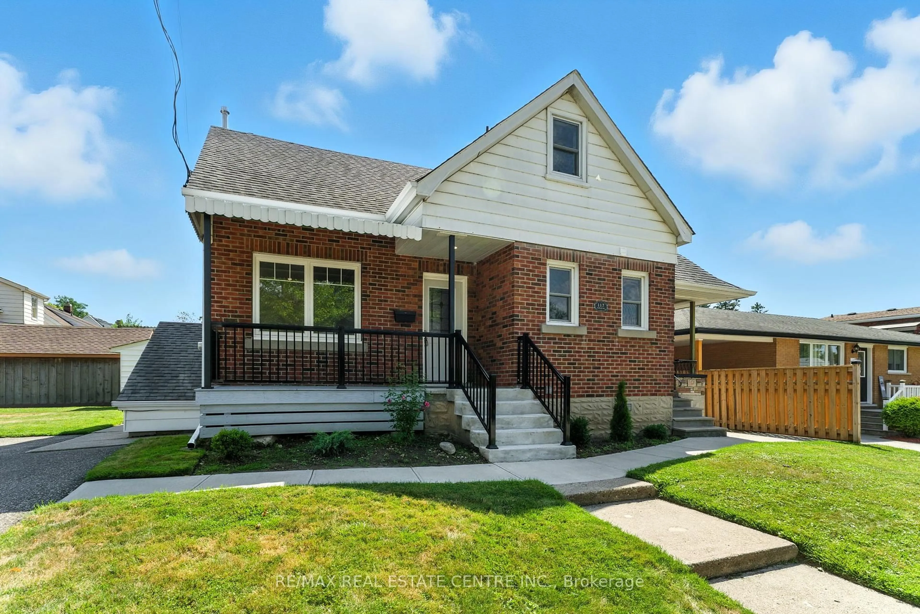Home with brick exterior material, street for 117 Pollock Ave, Cambridge Ontario N1R 2C1